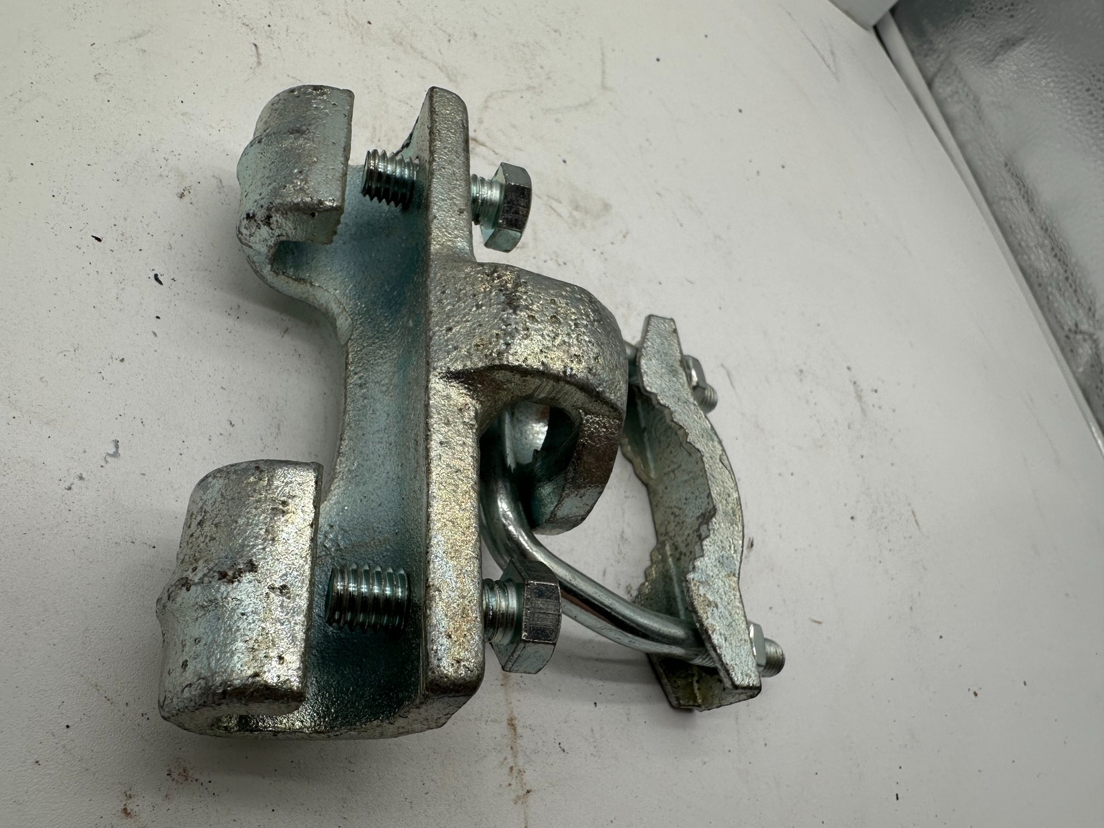 T&B Fittings T&B 6214 1-1/2’’-2’’ Adjustable Cable Angle Cable Tray Clamp