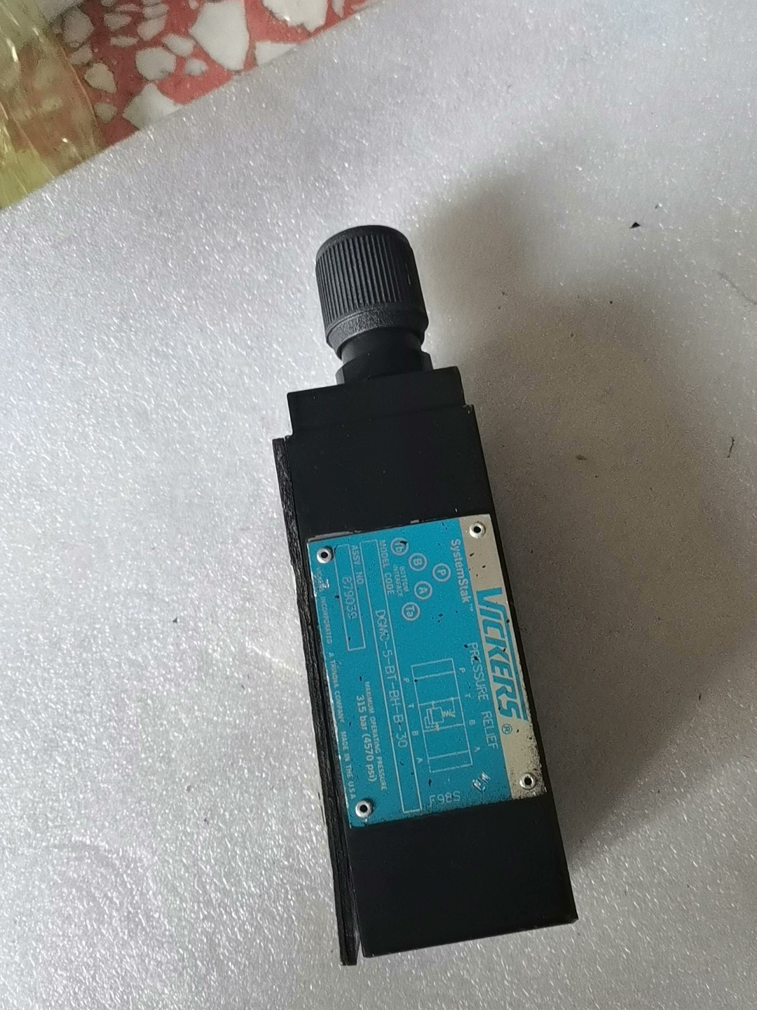 1PS New Vickers DGMC-5-BT-BH-B-30 Relief Valve AD