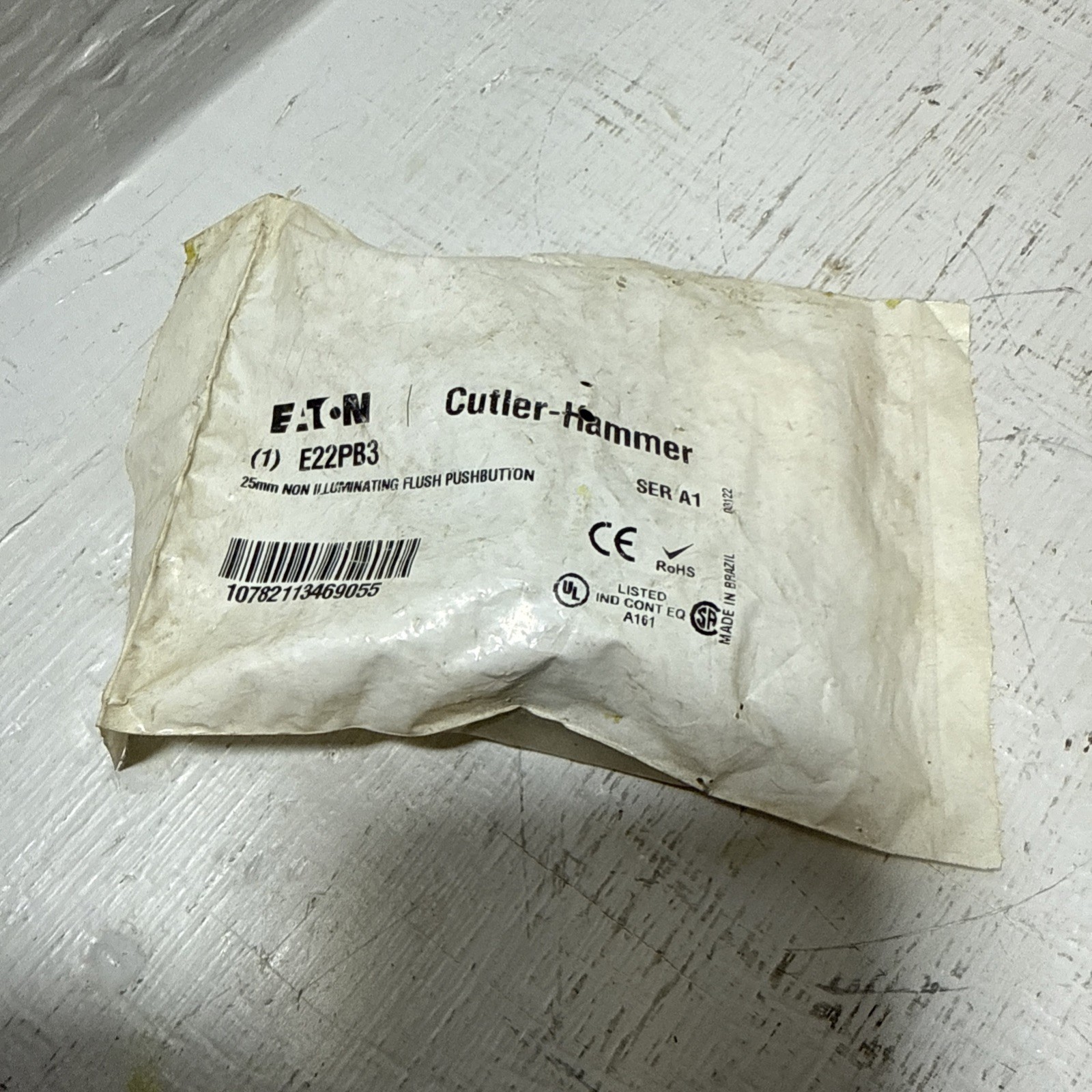 NEW Eaton E22PB3 Cutler Hammer Non-Illum. Flush Pushbutton 25mm Ser A1 C-H NIB