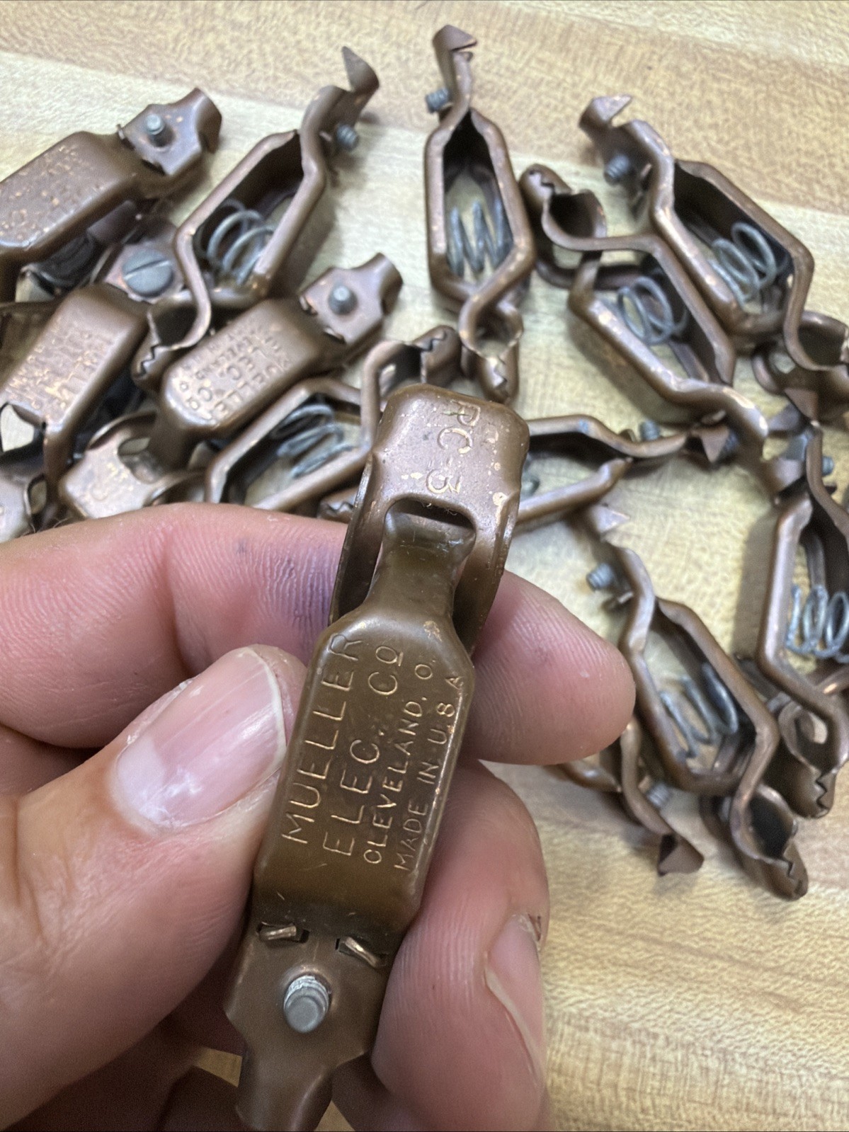 MUELLER ELECTRIC BU-27C TEST CLIP, 16mm, 40A (17 pieces)