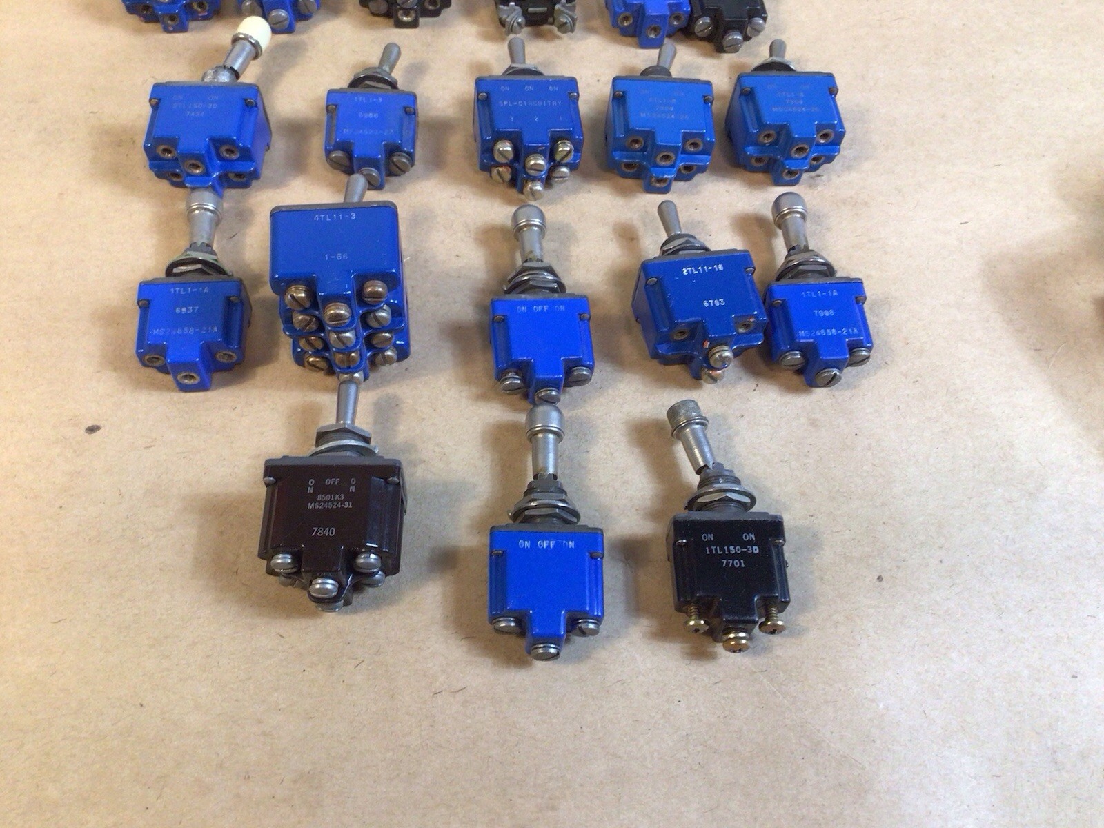25 Pieces – Honeywell MICRO-SWITCH Large Lot Miscellaneous Switches / As Found