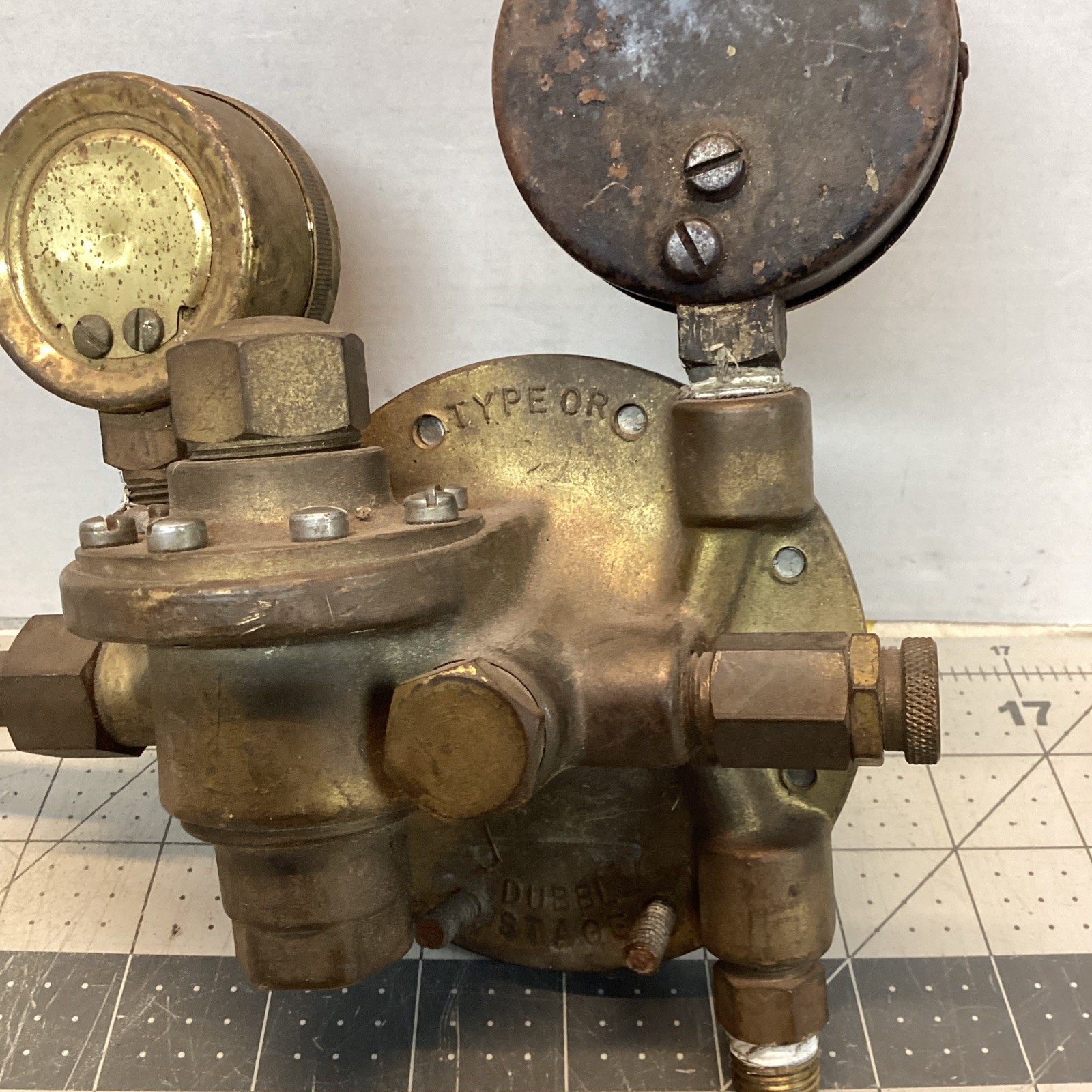 Modern Engineering Company Type OR Dubbl-Stage Regulator Acetylene Gauge