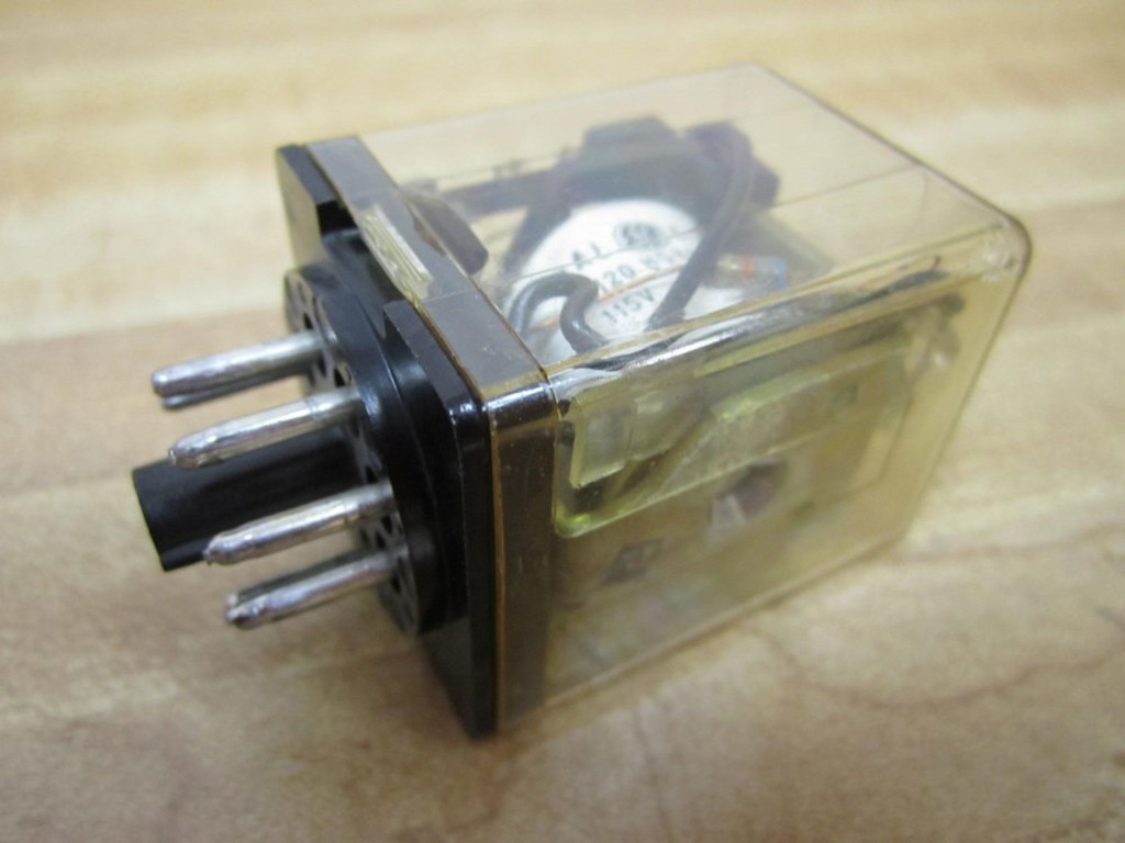 General Electric CR120 HG85J02C Relay