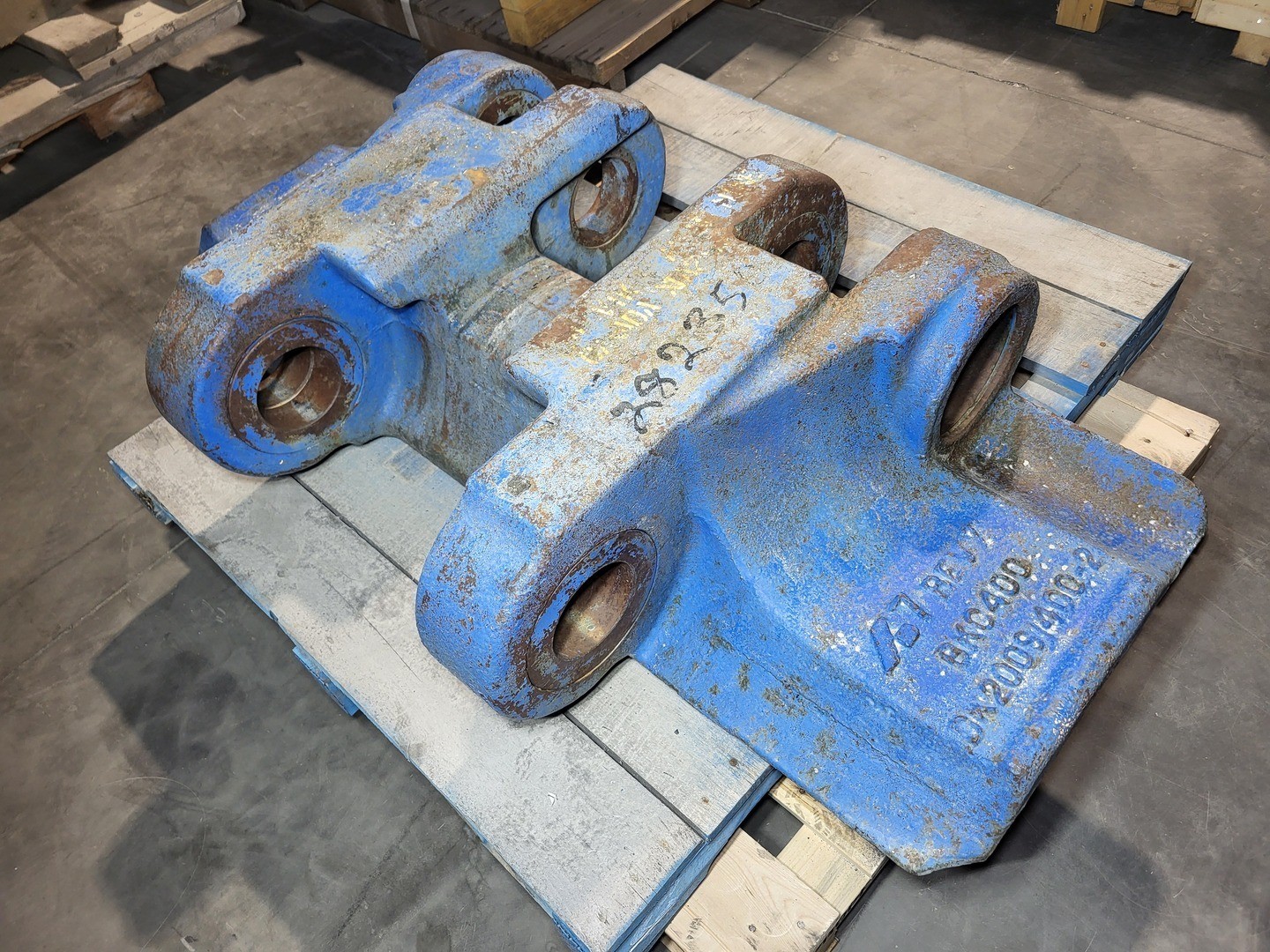BRADKEN DK200S 400-2 Crawler Shoes – Heavy Machinery