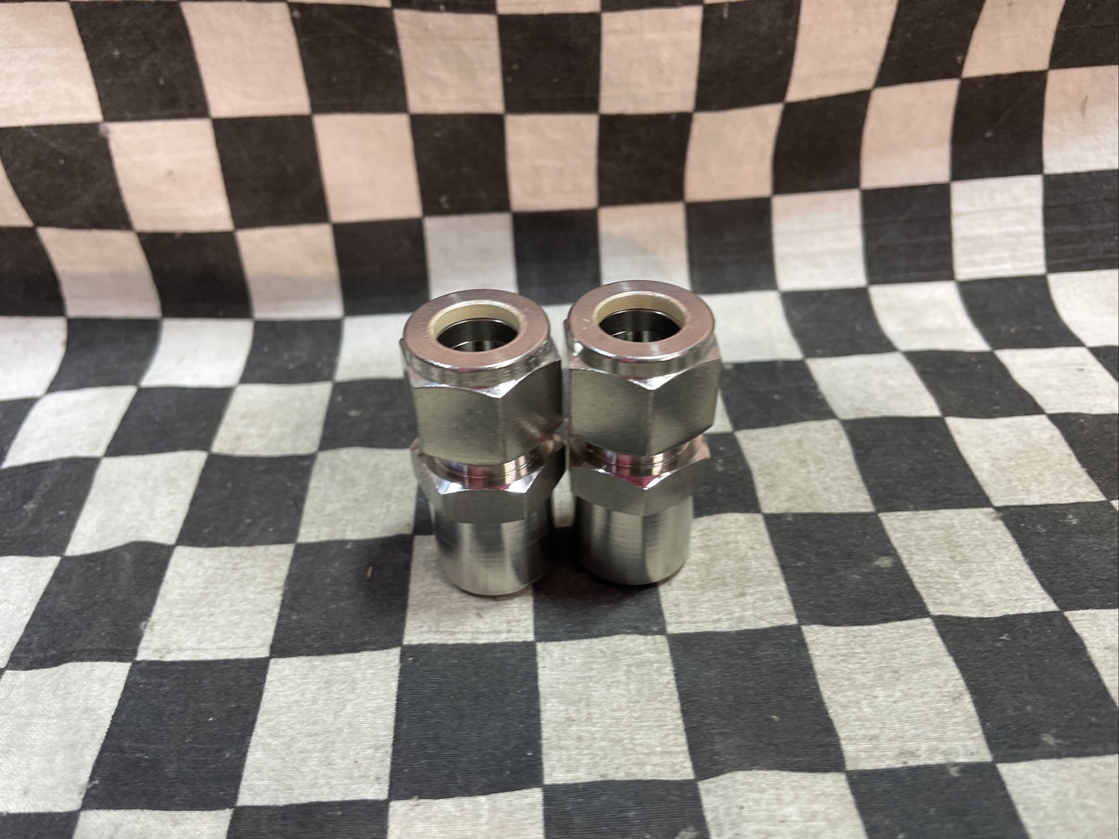 PARKER 8-1/2 ZHLW2-316, 81/2ZHLW2316, Male Connector 1/2″ T, LOT OF 2 #R50