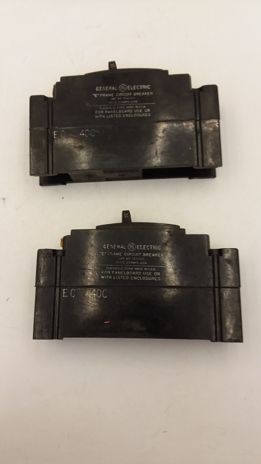 GENERAL ELECTRIC E11592-C CIRCUIT BREAKER 1 POLE 125 VOLTS 20 AMPS LOT OF 2