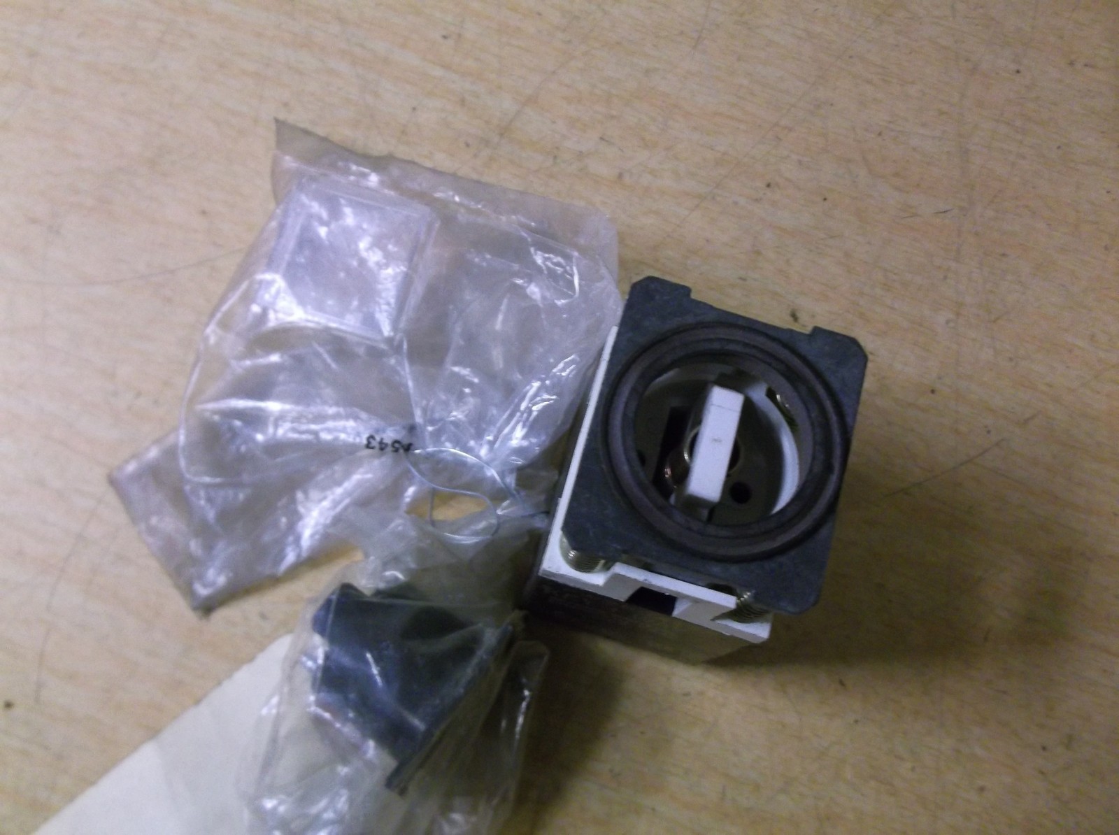 NEW Pushbutton Micro Operator Switch Clear Square Cap PW2PCA1 *FREE SHIPPING*