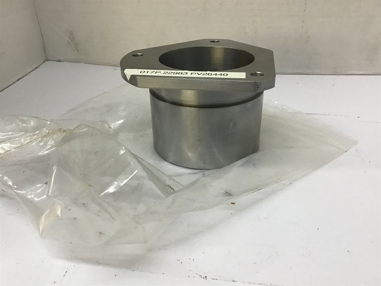 Flanged Housing End 71 3/4 mm ID 91 mm OD 7 1/2 mm Key 8 mm Bolt Hole ID