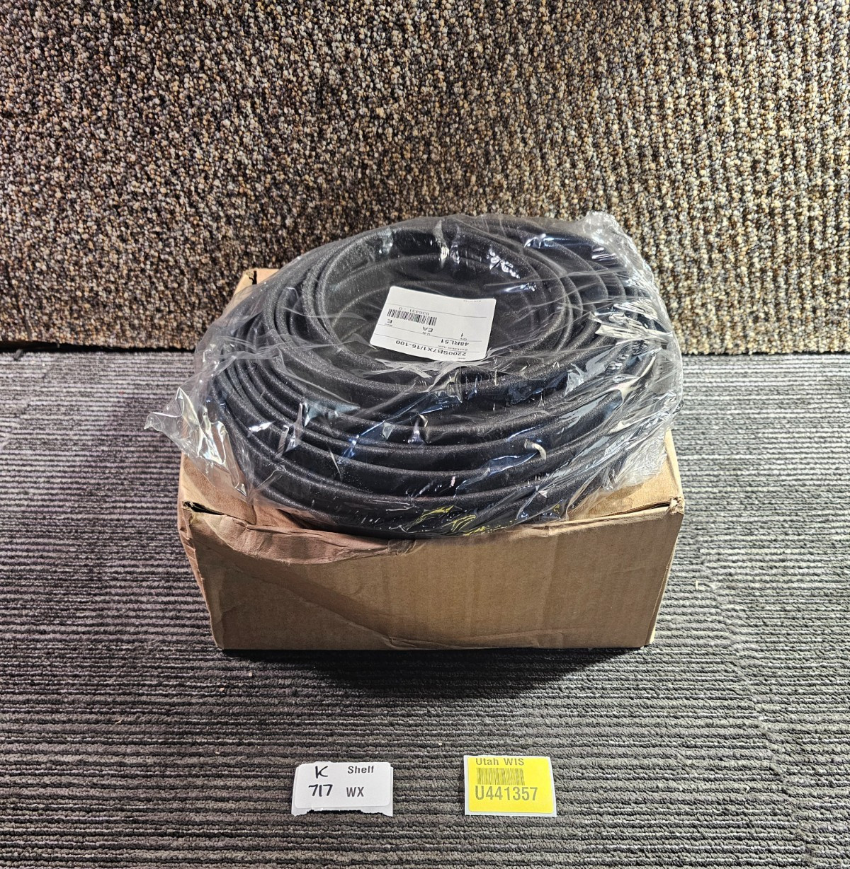 Edge Trim Single Gripping Finger, 100 ft Overall Lg, PVC Outer, 23/32 in Leg