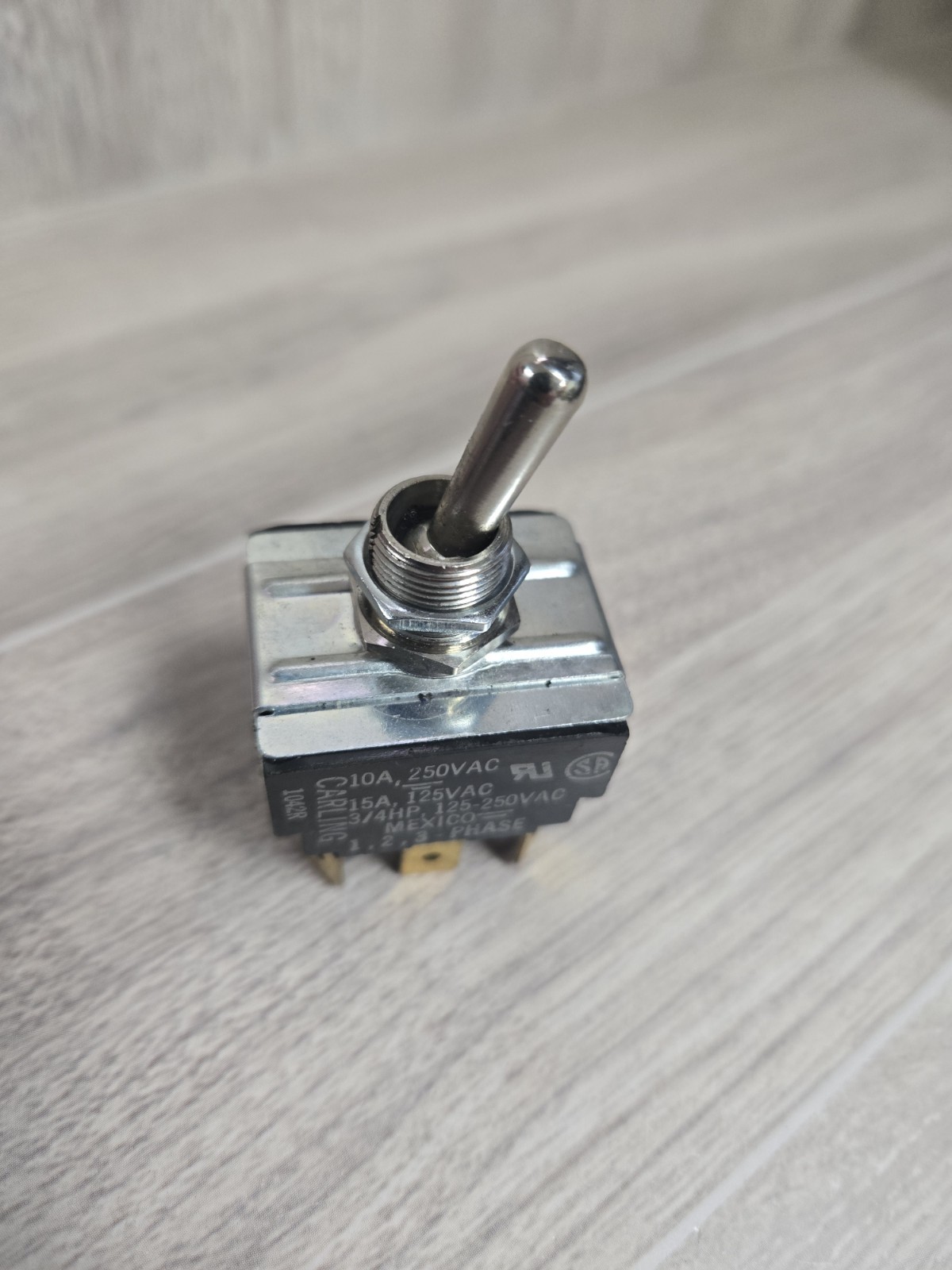 Carling 1042R Maintained Toggle Switch 3-Position 125 / 250V