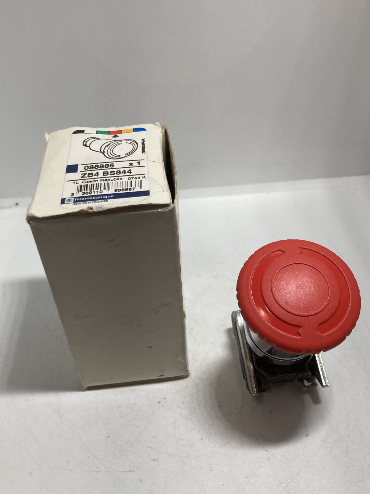TELEMECANIQUE ZB4-BS844 E-STOP PUSHBUTTON OPERATOR RED TWIST RELEASE NIB
