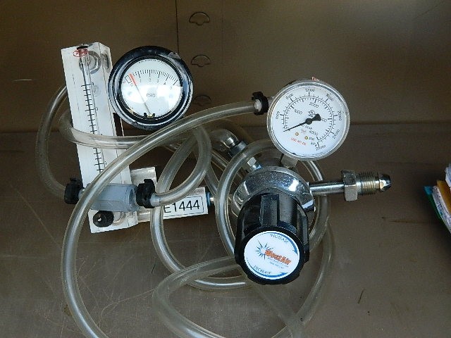 Westair 2121351 73-500 Regulator with Dwyer Flowmeter VFB-65-SSV T27AG