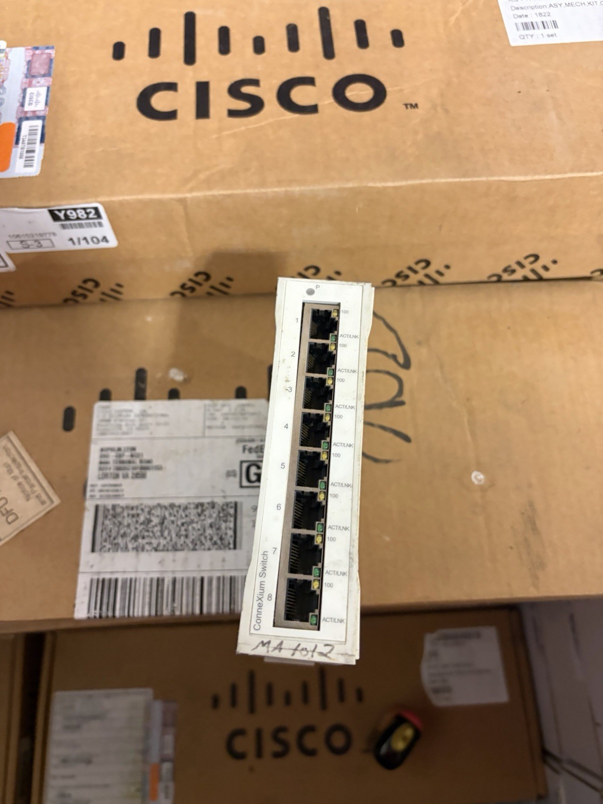 SCHNEIDER TCSESU083FN0 CONNEXIUM SWITCH 8TX MODICON USED