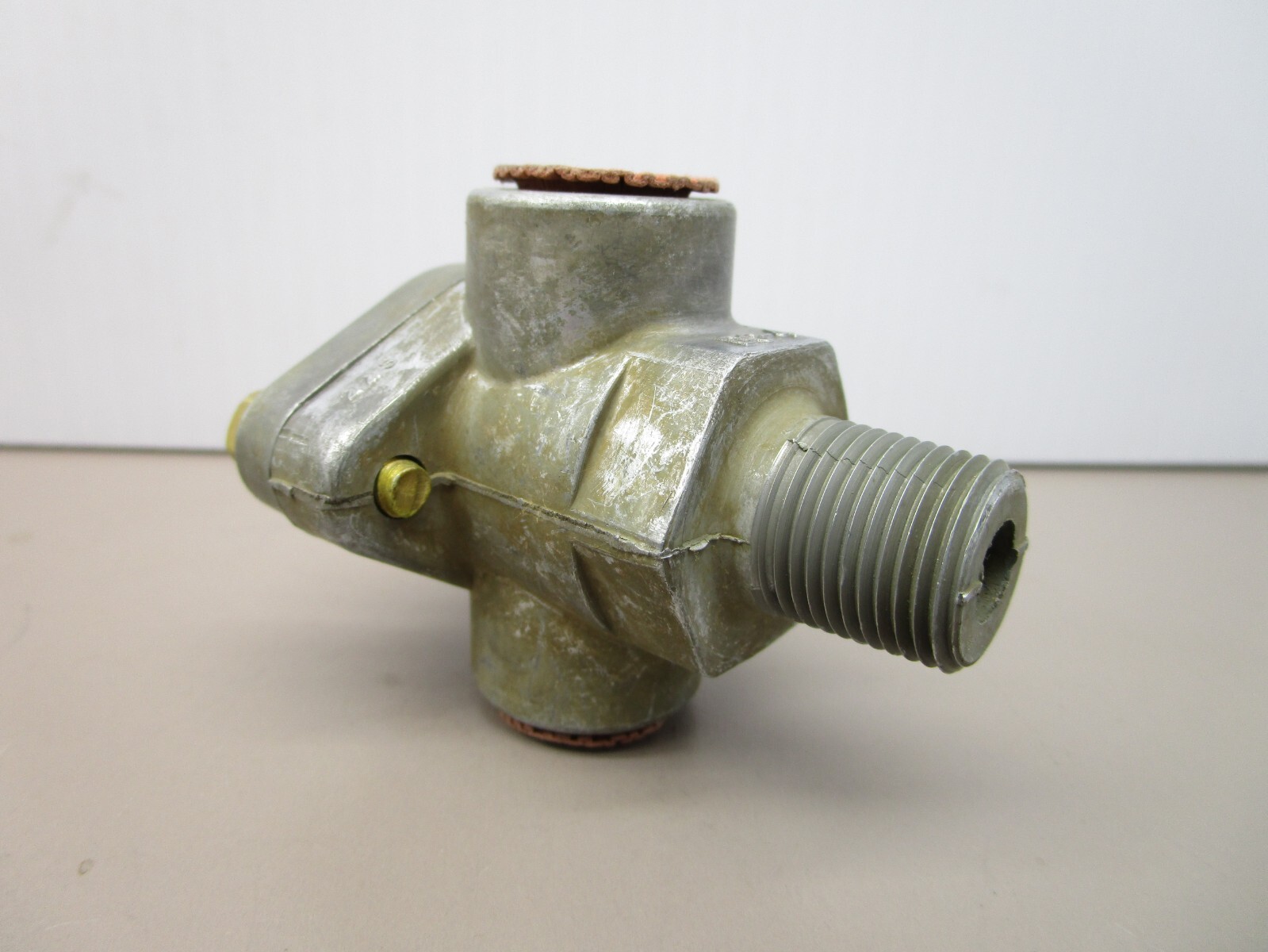 Bendix 278598 DC-4 Double Check Valve for Air Brake Systems