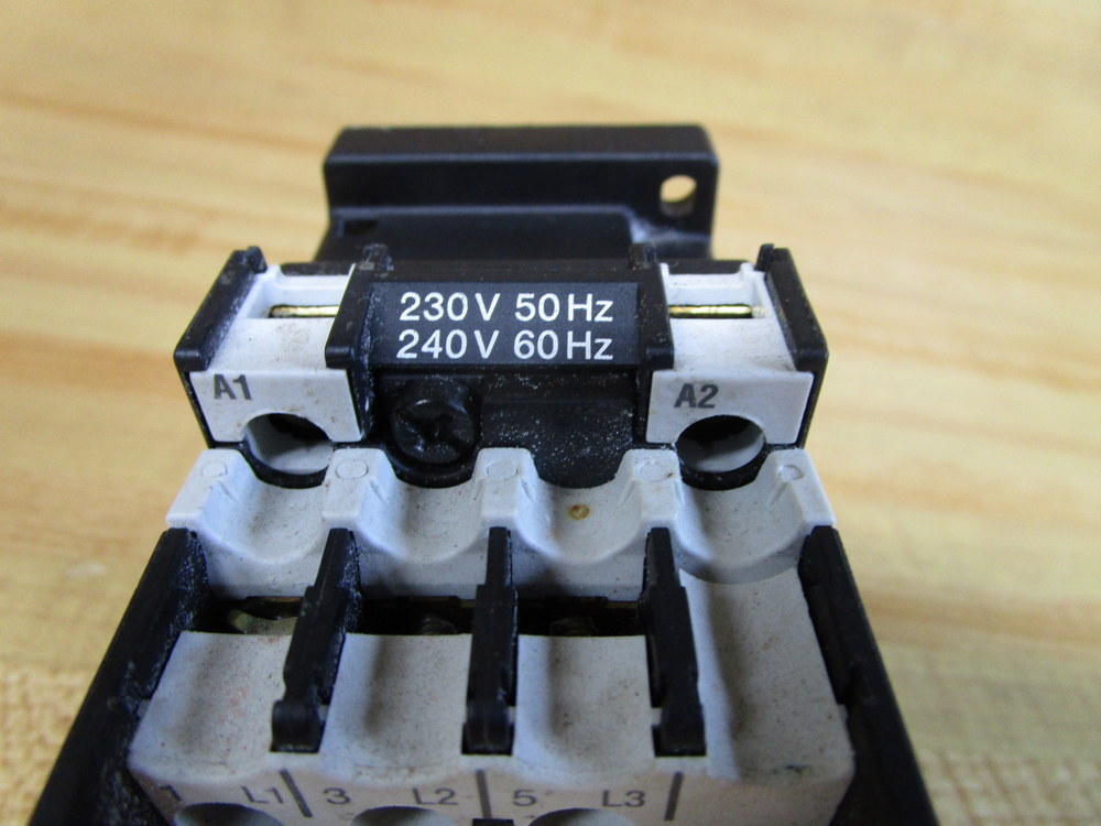 Klockner/Moeller DIL00 M Contactor DIL00M Coil: 230V 50Hz, 240V 60Hz