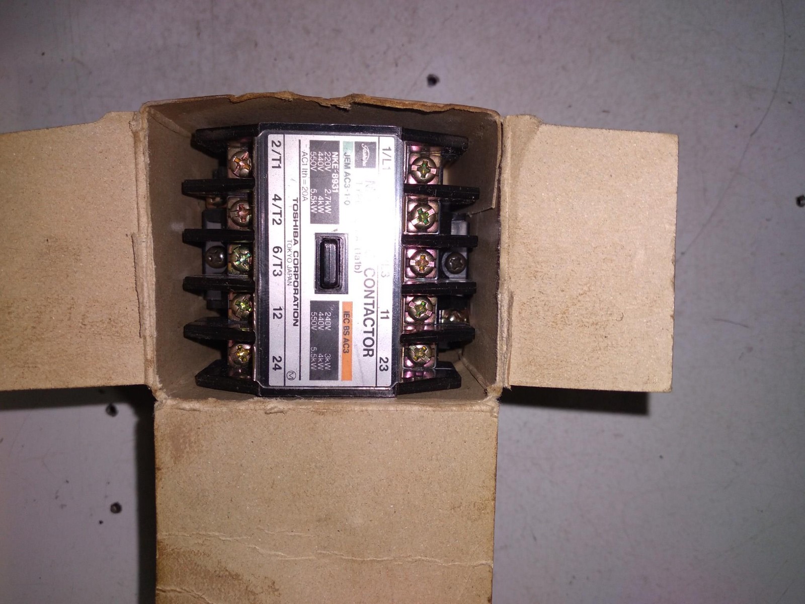 TOSHIBA JEM AC3-1-0 MAGNETIC CONTACTOR C12A 220-550V 2.7-5.4KW 110 vac