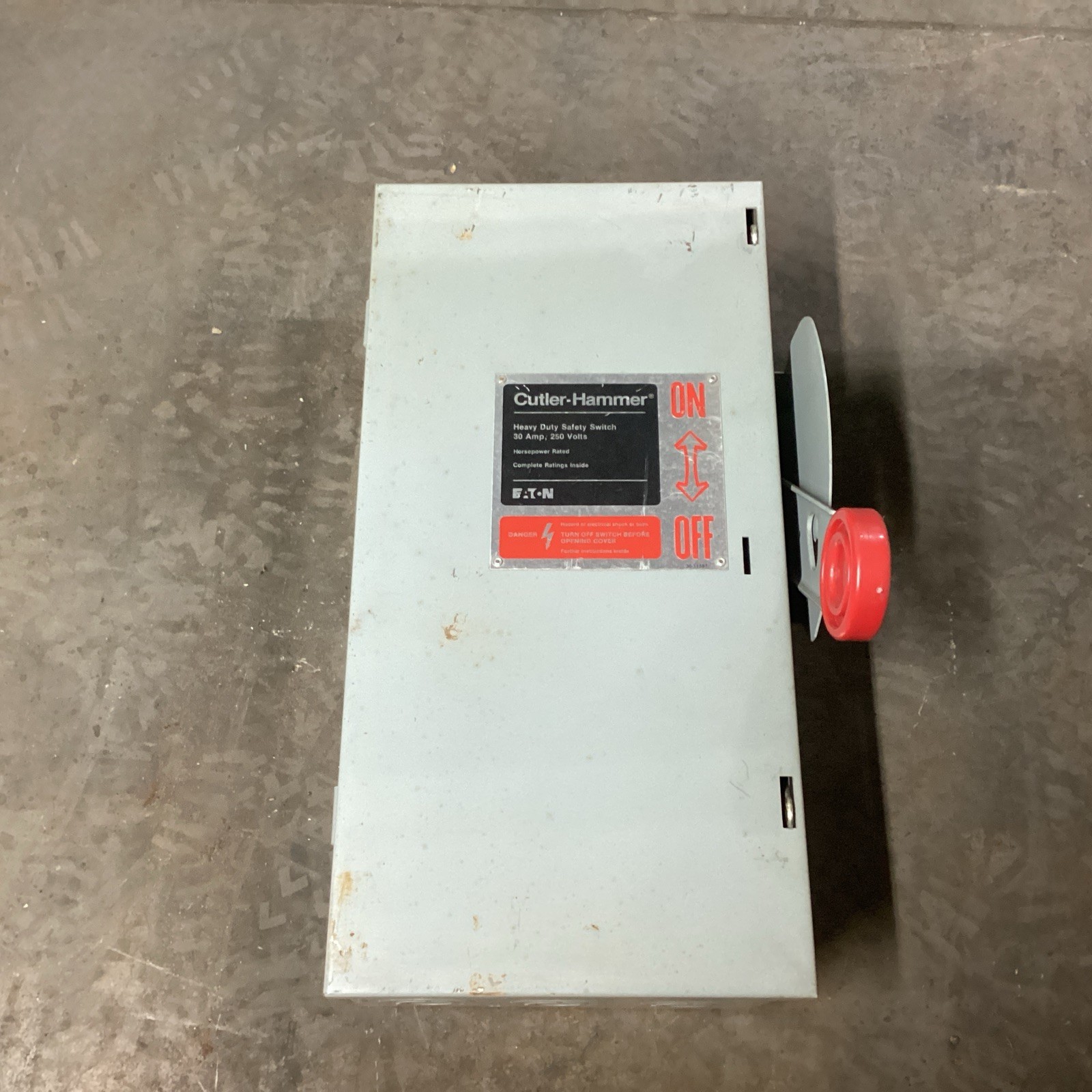 CUTLER HAMMER DH321NGK 30A HEAVY DUTY SAFETY SWITCH #805E91PR6*CO