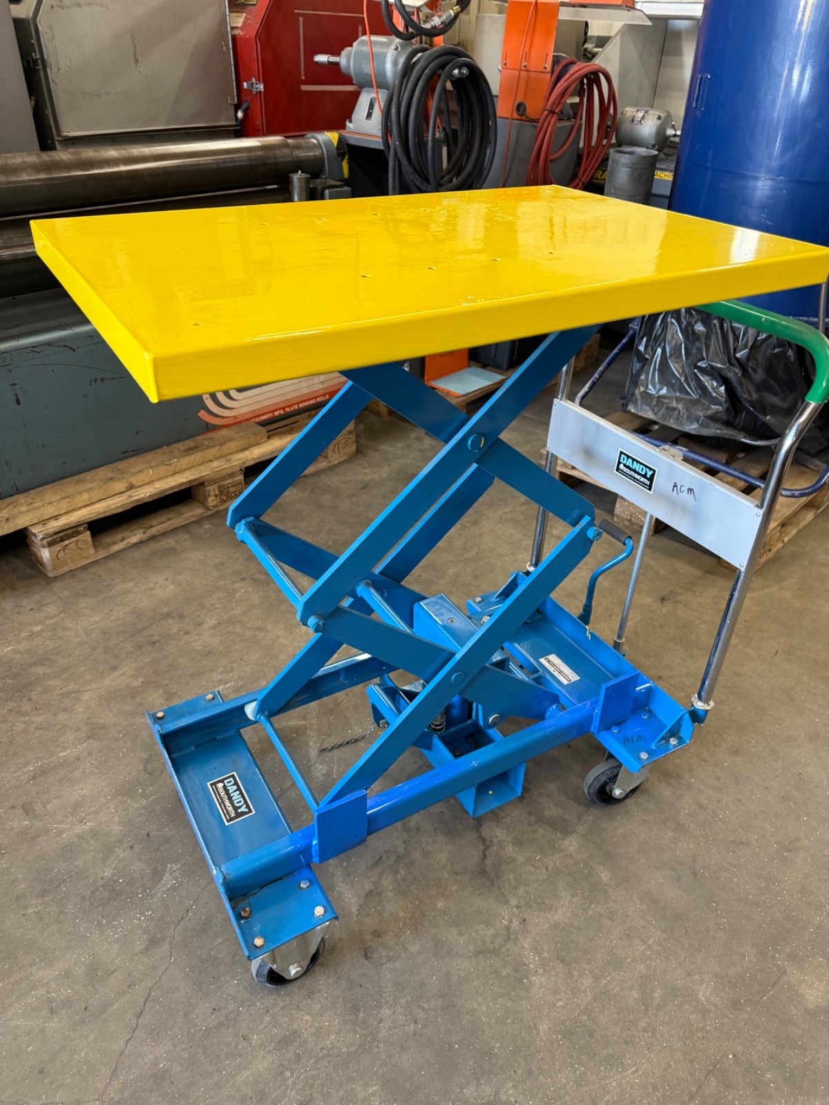 Dandy Lift Model A-350W Manual Hyd. Load Capacity 770# 36″ X 24″ Platform
