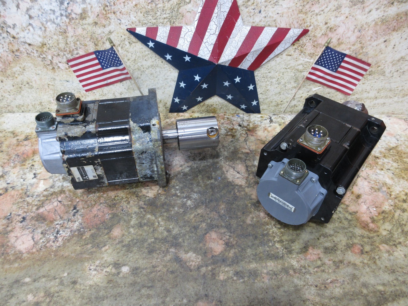 *SPECIAL PRICE* MITSUBISHI SERVO MOTOR HA-103NCS_HA103NCS_OSA104 EACH 1