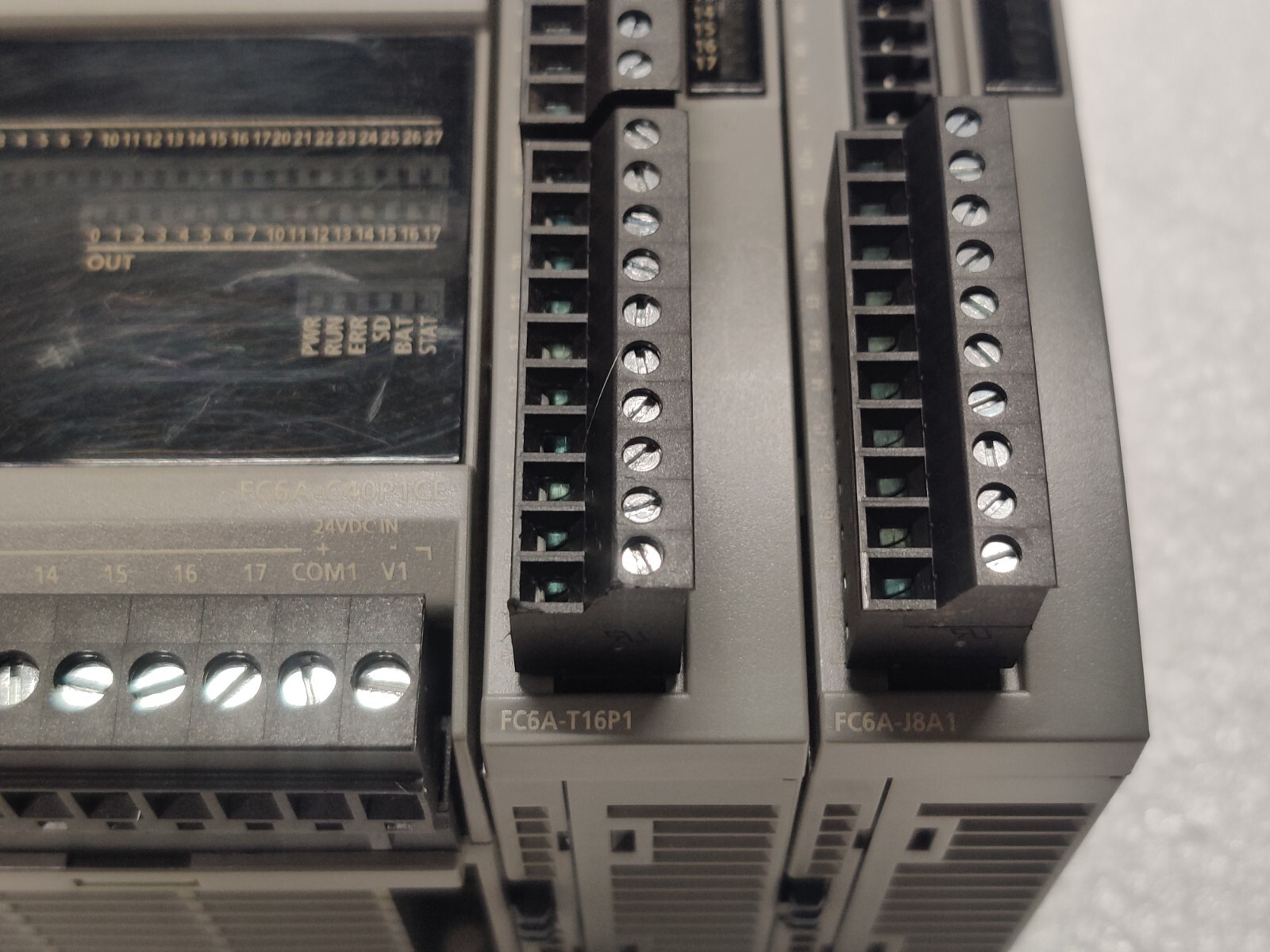 Idec MicroSmart FC6A-C40P1CE Programmable Controller With FC6A-T16P1 And FC6A-J8