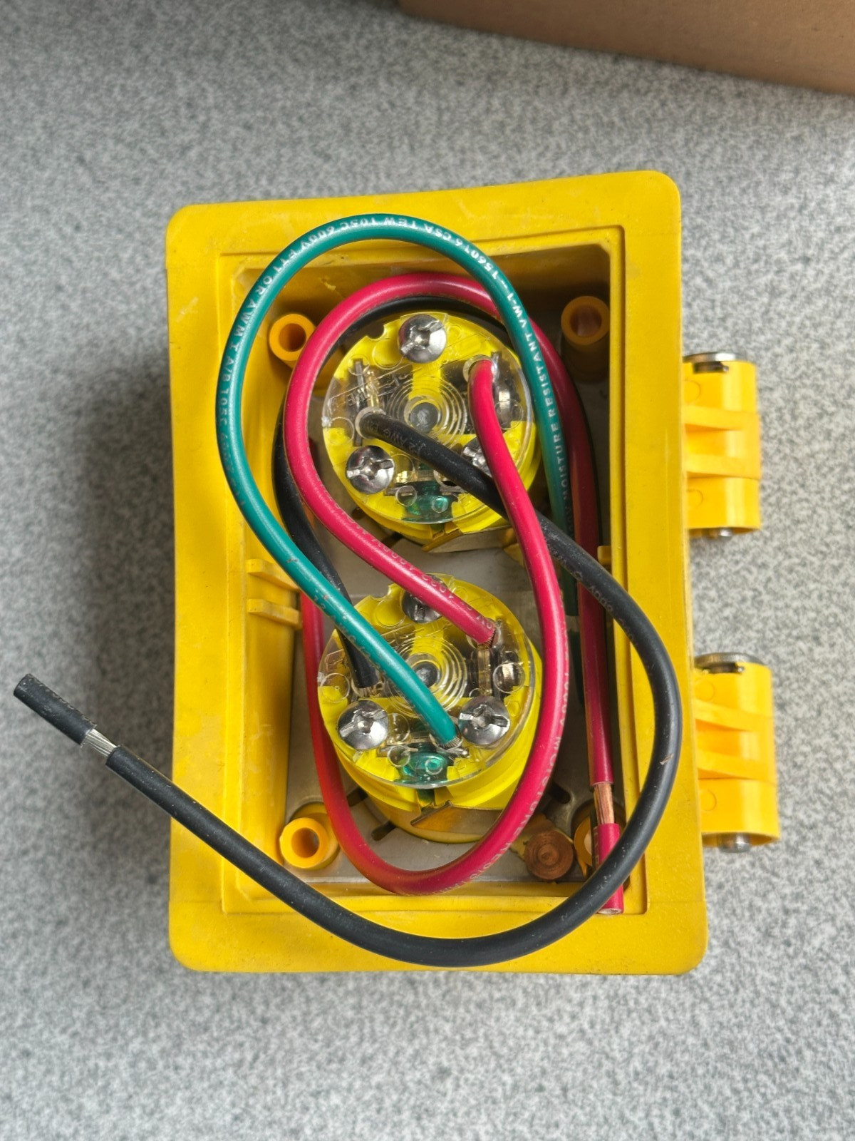 NEW Eaton Arrow Hart 60W49DPLX Duplex Watertight Receptacle 6-15 15A 250W 2P3W