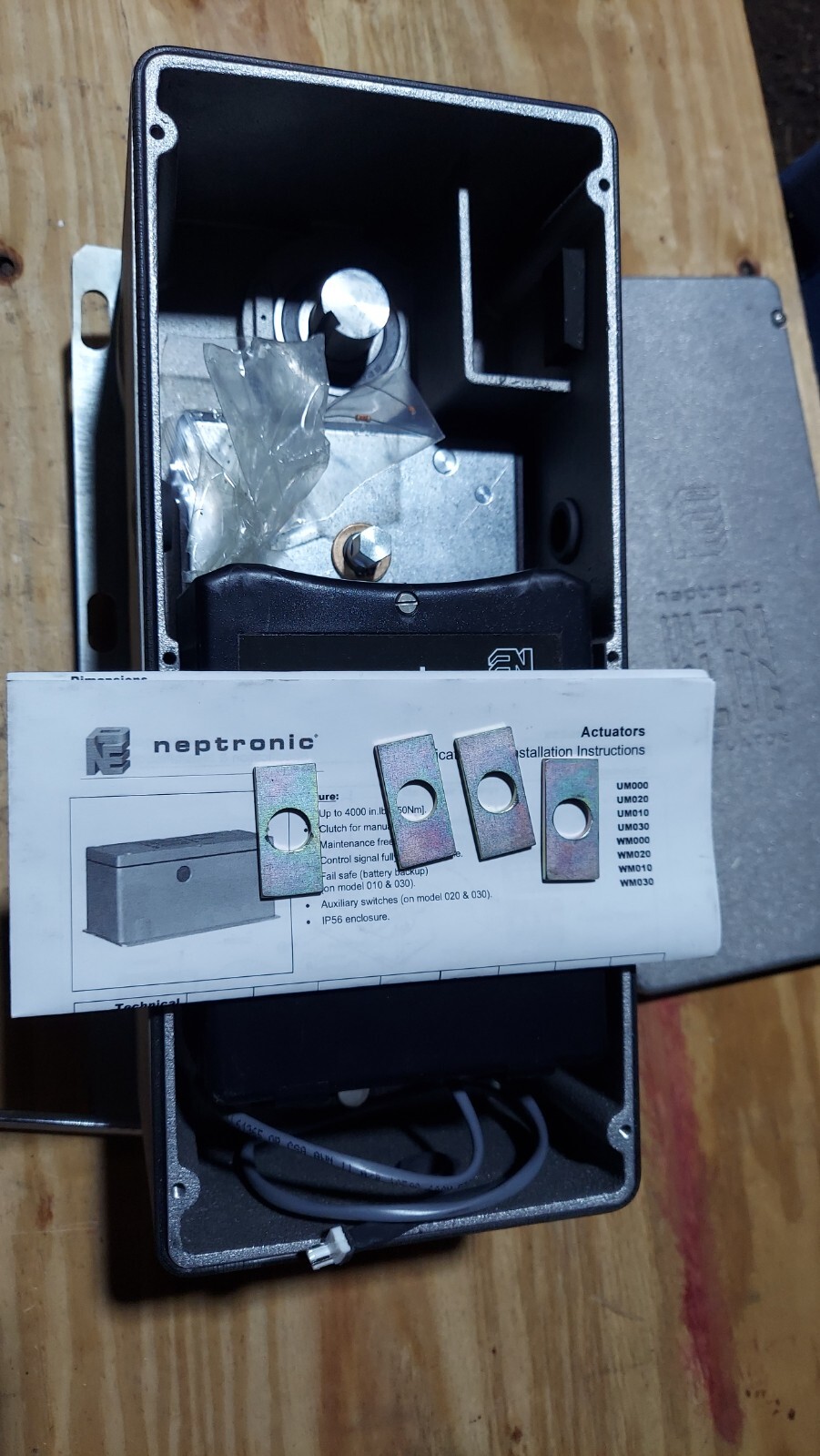 New Neptronic UM010 Torque Actuator BENT MOUNTING FOOT SEE LAST 4 PICTURES