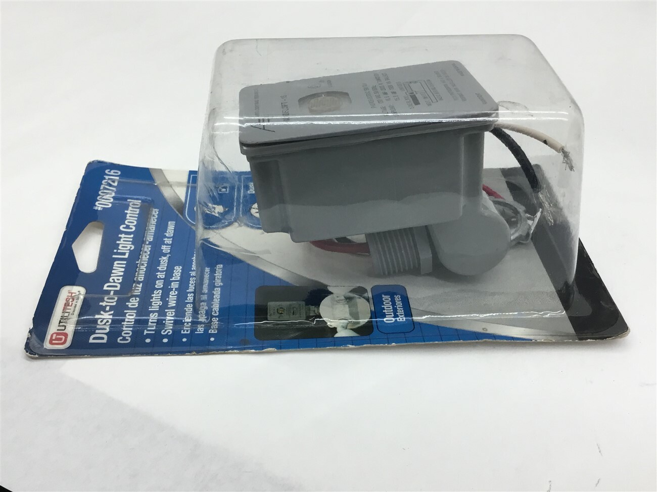 Utilitech 0007216 Dusk to Dawn light Control