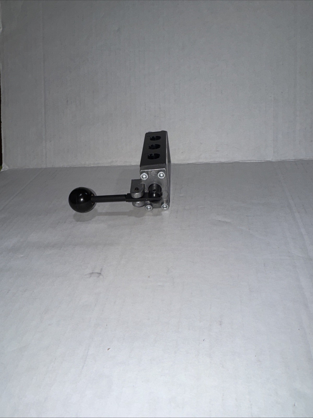 ARO E212LM Manual Air Control Valve, Lever, Black 2G515