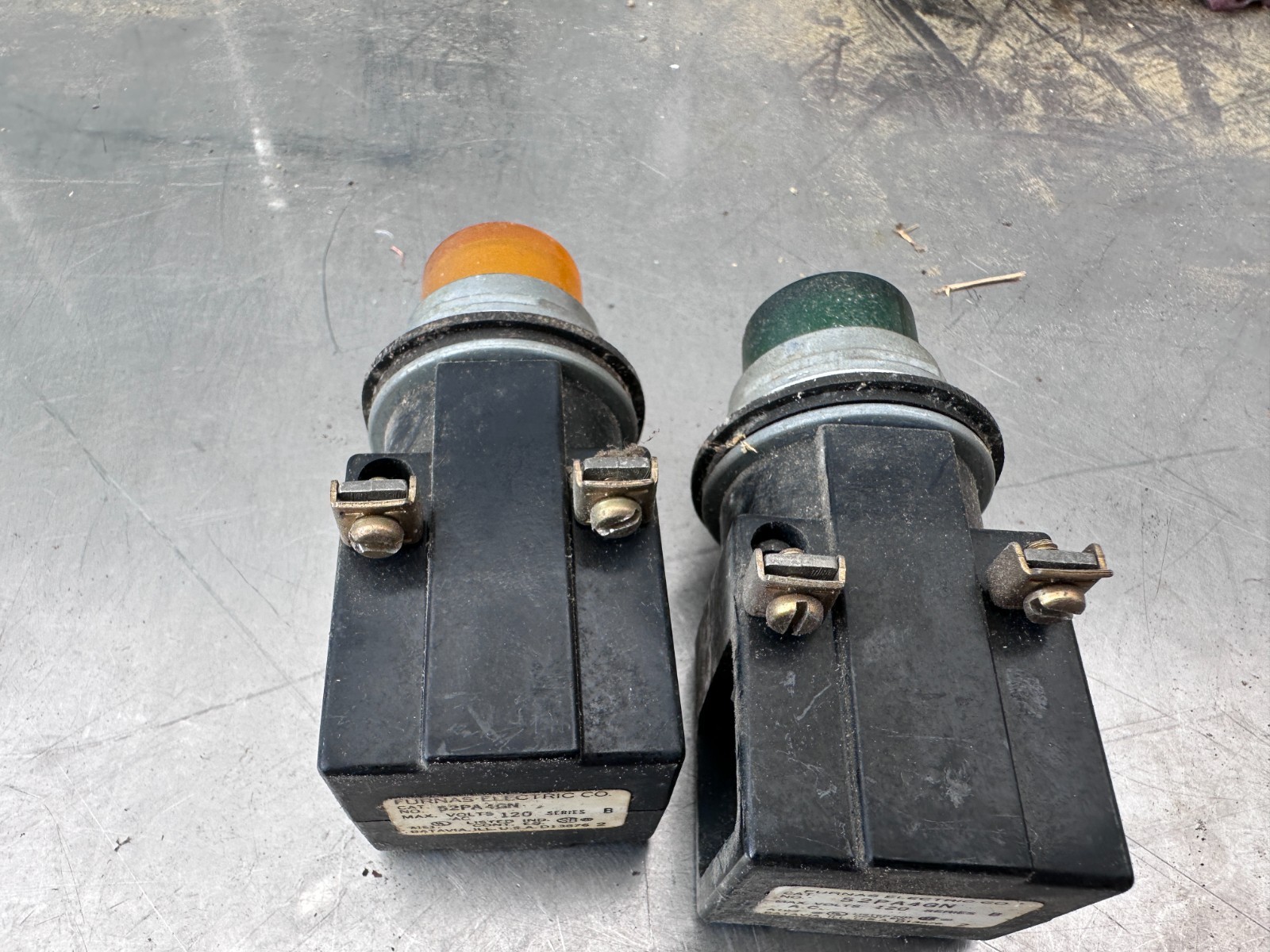 Furnas Electric 52PA4GN, 1x Amber Lens, 1x Green Lens – (Lot of 2 total)