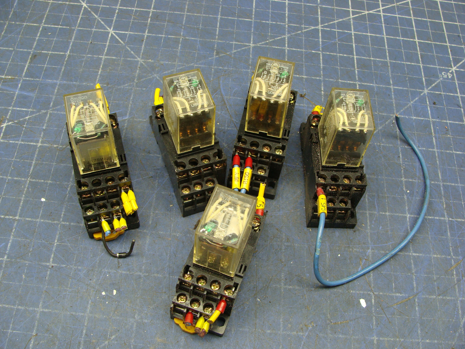 LOT OF 5 OMRON RELAYS MY4N 24VDC 5A 240VAC W/BASE 2165W1