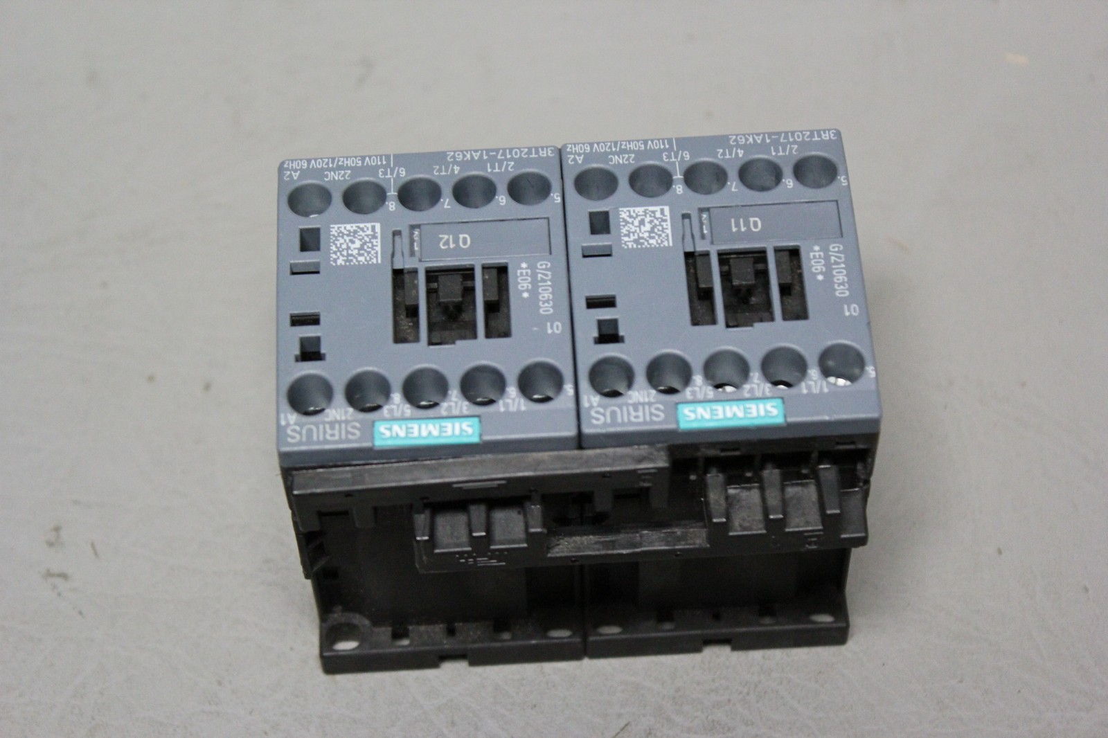 UNUSED SIEMENS REVERSING CONTACTOR 3RA2317-8XB30-1AK6