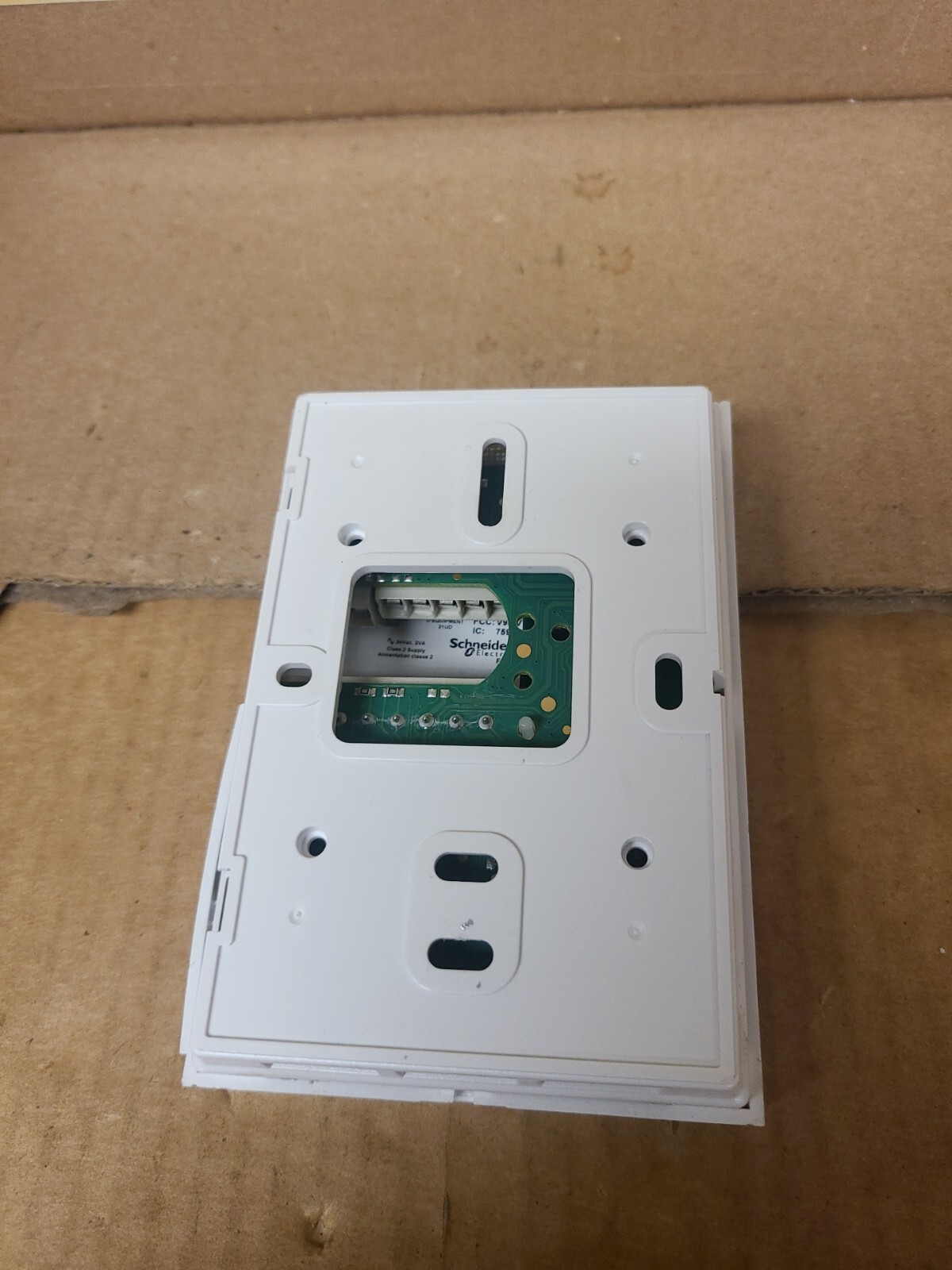 USED Schneider Electric SEZ765R1045B Roof Top Controller 2H/2C Local scheduling