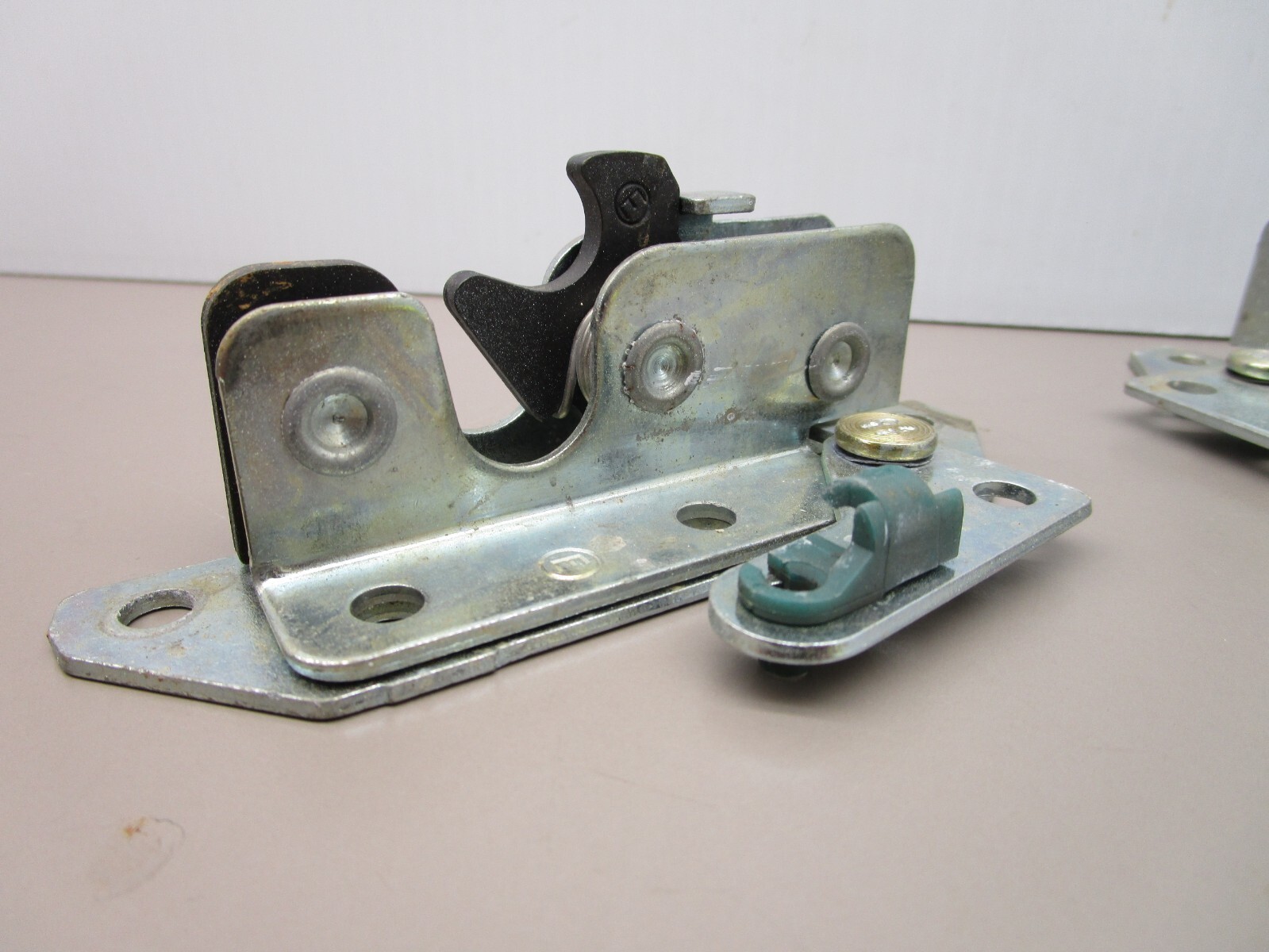 NewFlyer Engine Access Cover Latch Set Left and Right Fits Invero Model