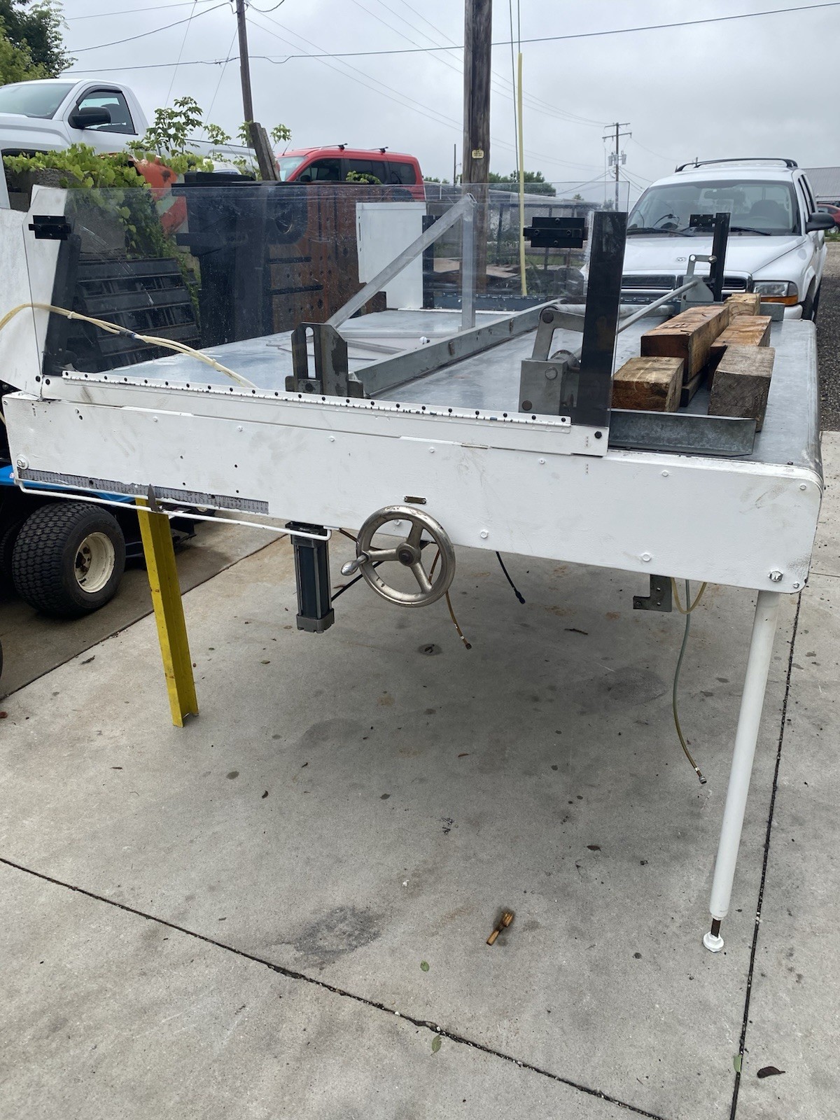 USM Automated Traveling Head Die Cutting Press