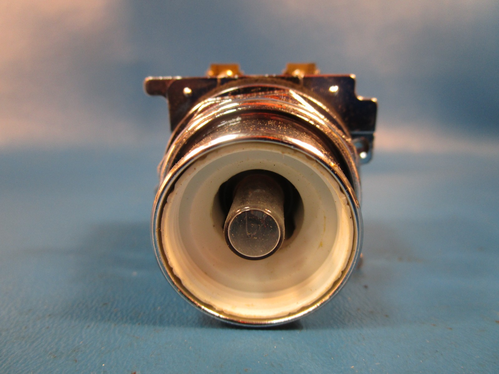 Cutler Hammer 10250T471, EATON 10250T PUSHBUTTON, 30.5 MM, THREE-POSITIONS