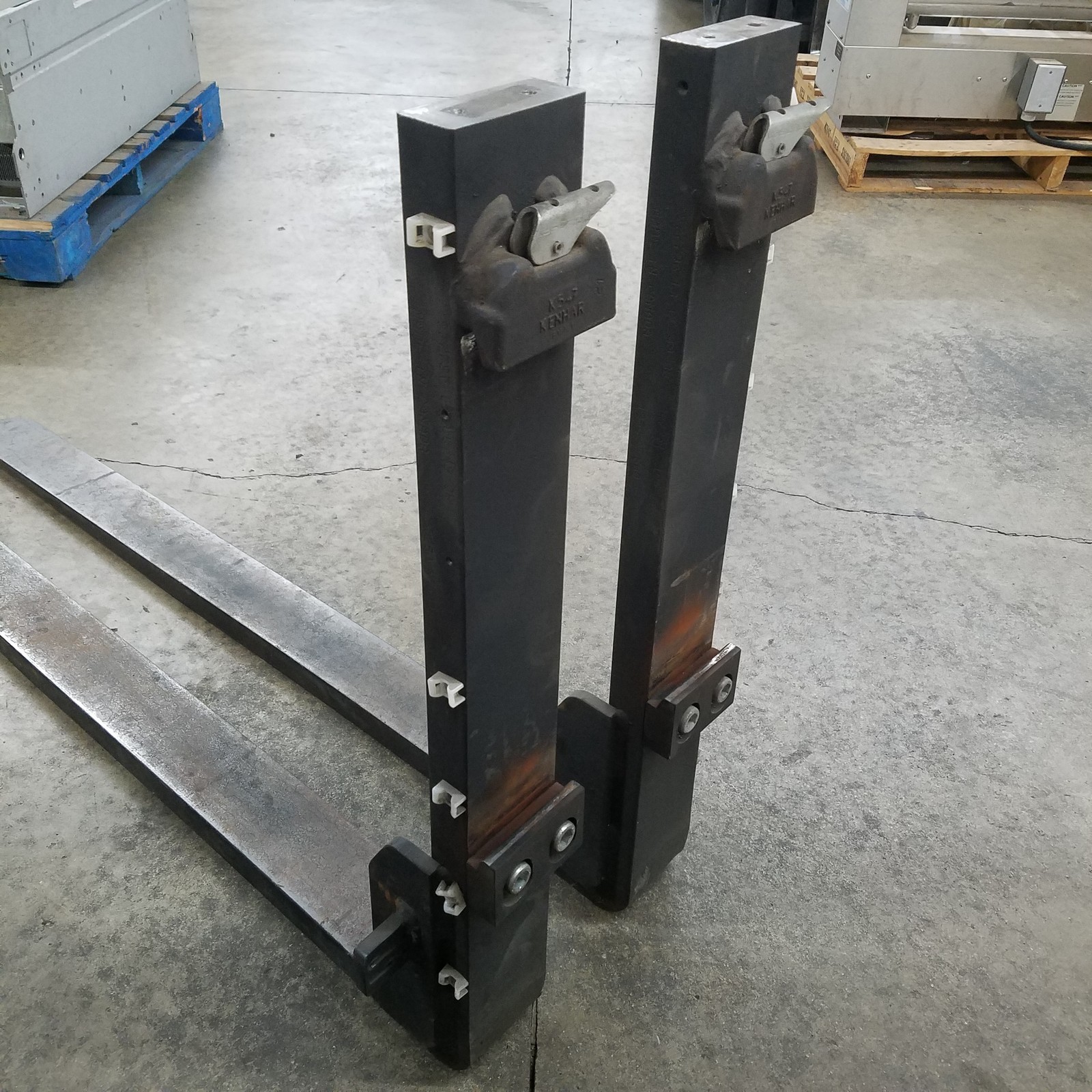 Kenhar 1250×600, K547, 48″ L x 4″ W x 1.5″ Thick, Pair of Forklift Forks – USED