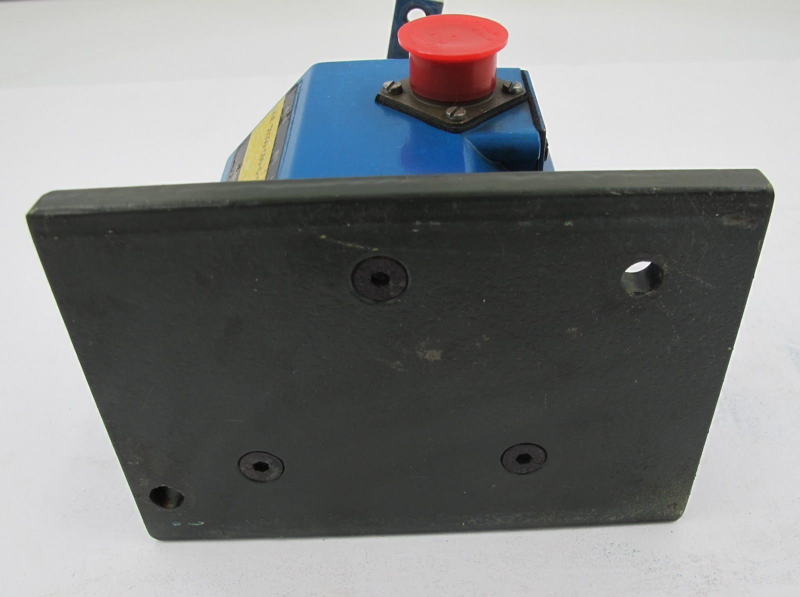 Barber Colman DYNC 50100-000-0-12 12 Volts Governor Actuator NOS UNUSED SURPLUS