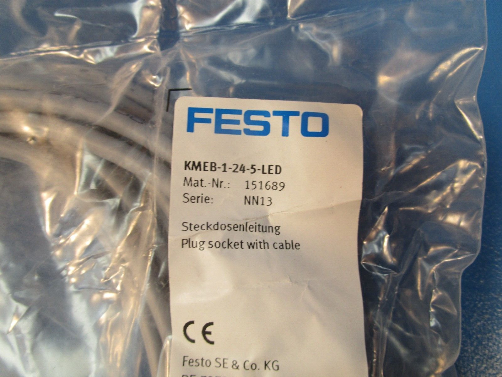 Festo KMEB-1-24-5-LED, 151689, Angled plug socket & central M2.5 screw, 3 pins