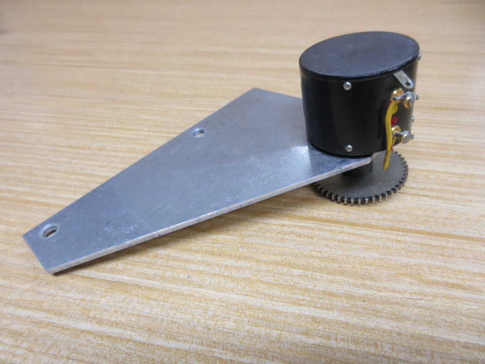 TRW HD 153 Potentiometer 6085C W/ Bracket & Gear