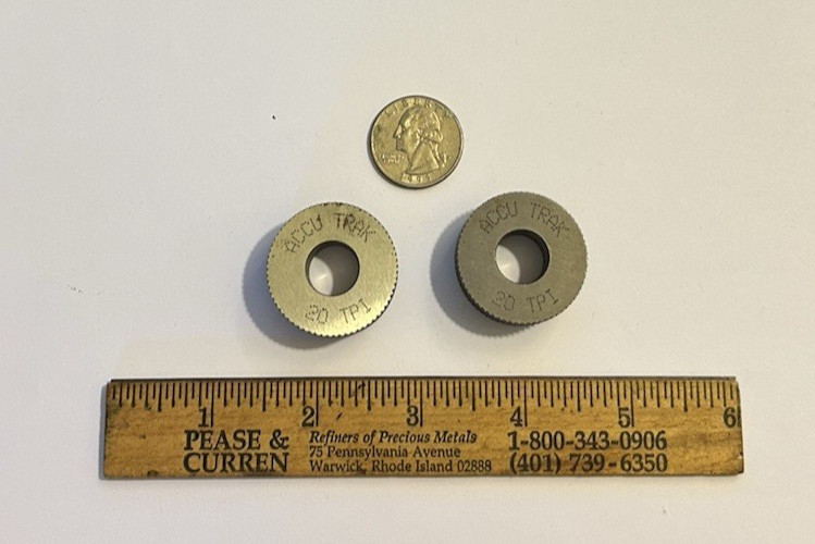 PAIR ACCU TRAK TOOLS 20 TPI KNURLING WHEELS 1 1/4 X 1/2 X 1/2 L&R DIAMOND M&F