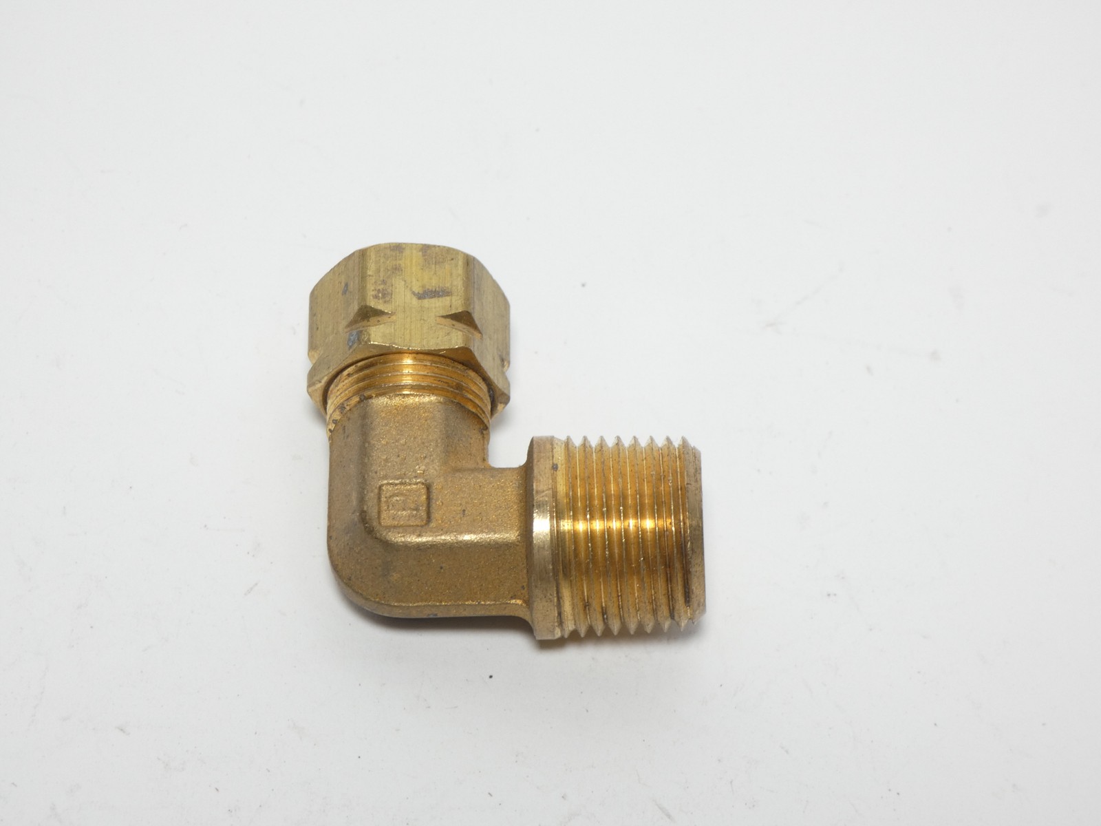 *Lot of 28* Parker Compression Brass Fitting 3/8″ Tube 90° Male Elbow