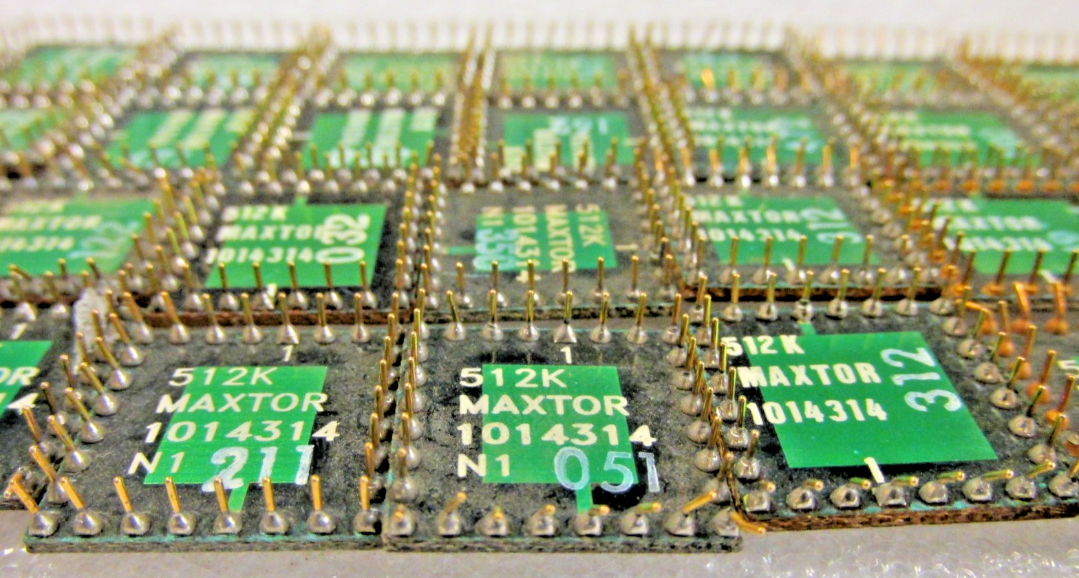 Lot of 34 MAXTOR PROMs Gold top and legs – Scrap for Gold Recovery.