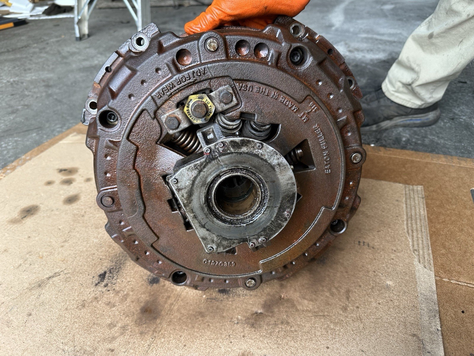 2001 Cummins N14 Engine EATON FULLER CLUTCH ASSEMBLY 15-1/2″x10Tx 2″ C197C369 OE