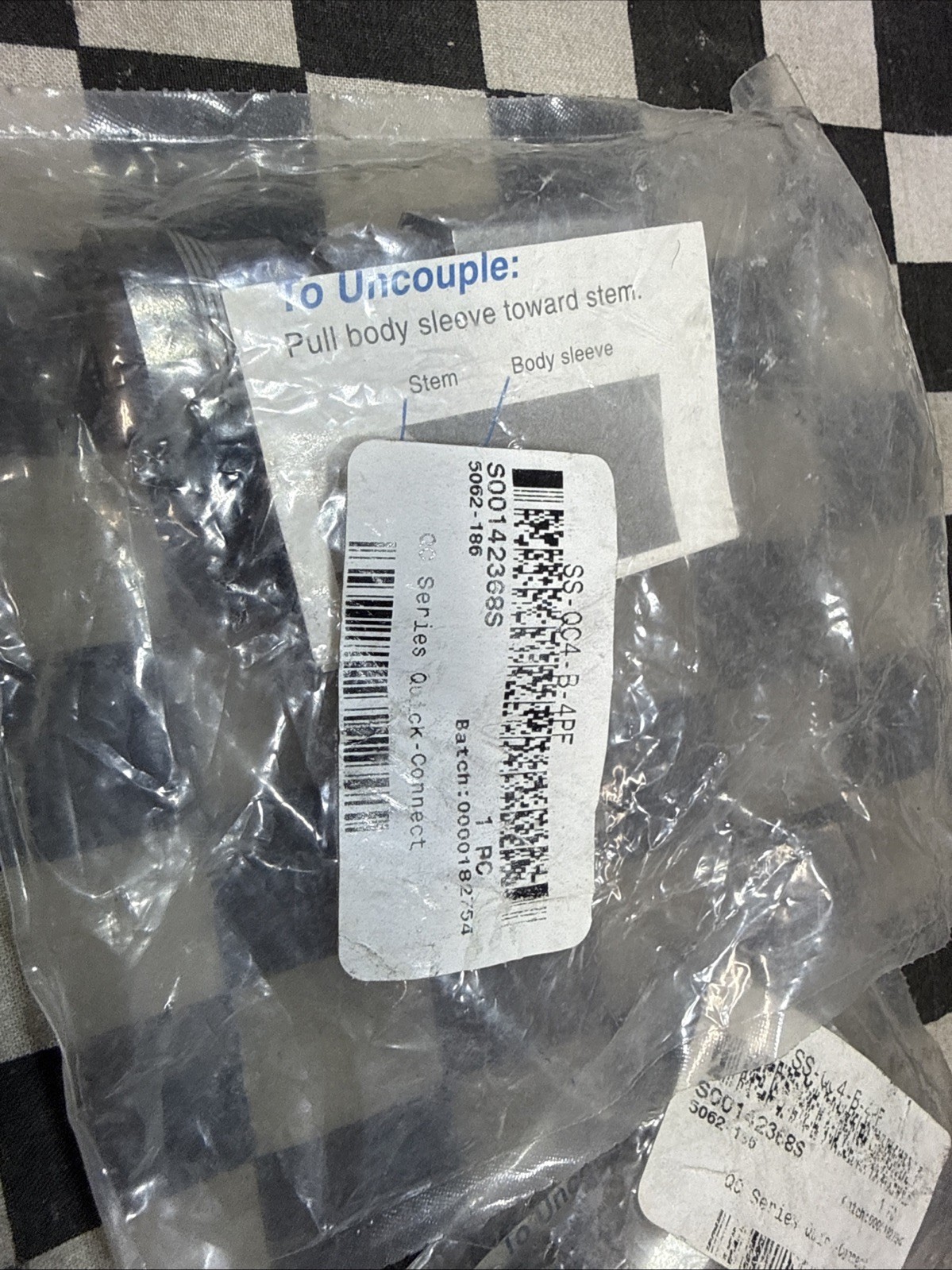 LOT OF 2, Swagelok SS-QC4-B-4PF, Quick Connect Body 1/4″ FNPT, SHIPSAMEDAYT85