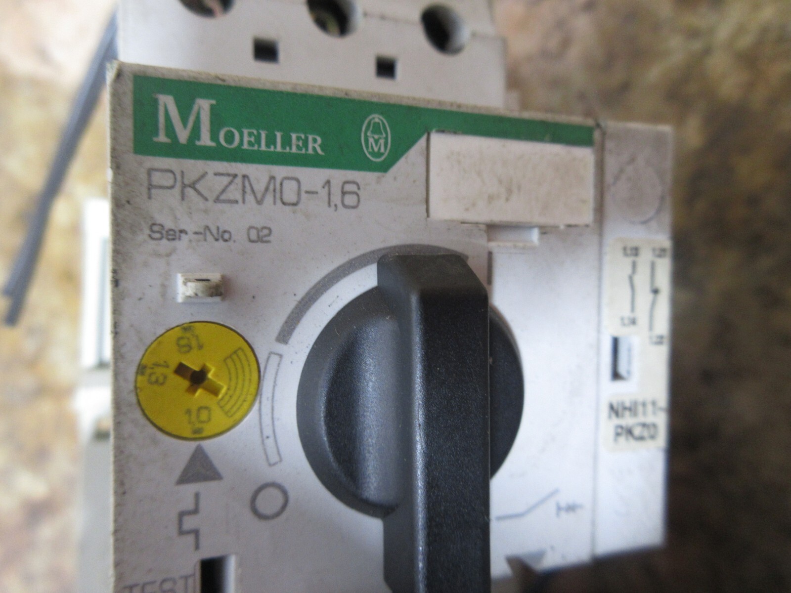 KLOCKNER MOELLER LOT OF CONTACTORS MV DIL M DIL00M-01 50/60HZ 6000V PKZM0-1.6