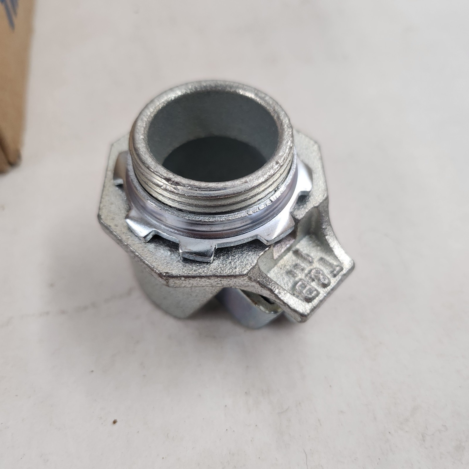 [BOX OF 5] THOMAS & BETTS 306 ARMORED CABLE CONNECTOR, 1″, TITE-BITE