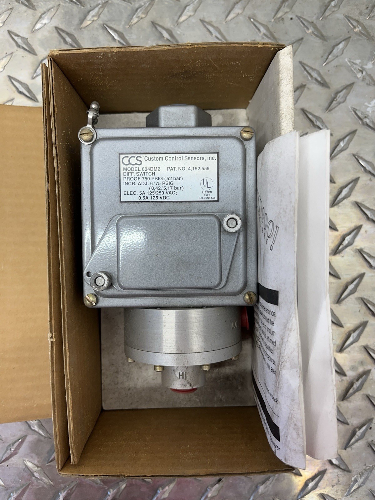 604DM2 | CCS | Differential Pressure Switch CUSTOM CONTROL SENSORS
