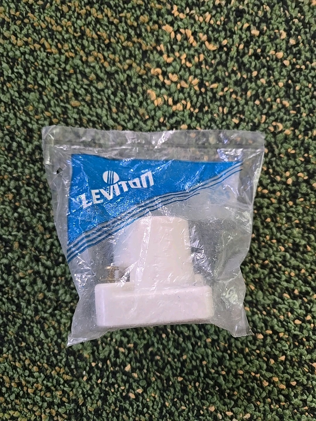 NEW LEVITON 002-19062 LAMPHOLDER PORCELAIN CLEAT TYPE 650W 250V, 00219062