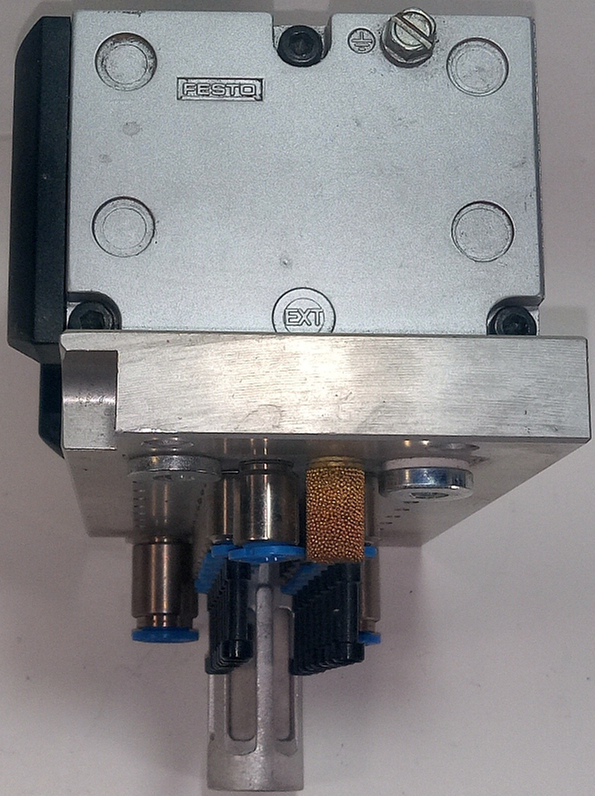 1 USED FESTO CPV10 8 SLOT MANIFOLD & VALVE ASSEMBLY ***MAKE OFFER***