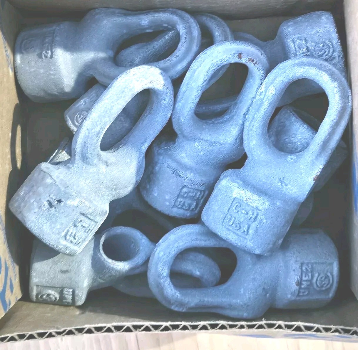 (Box of 8) Eaton Croise-Hines UNE2 Light Fixture Hanger 3/4″, Iron 125 lbs Cap